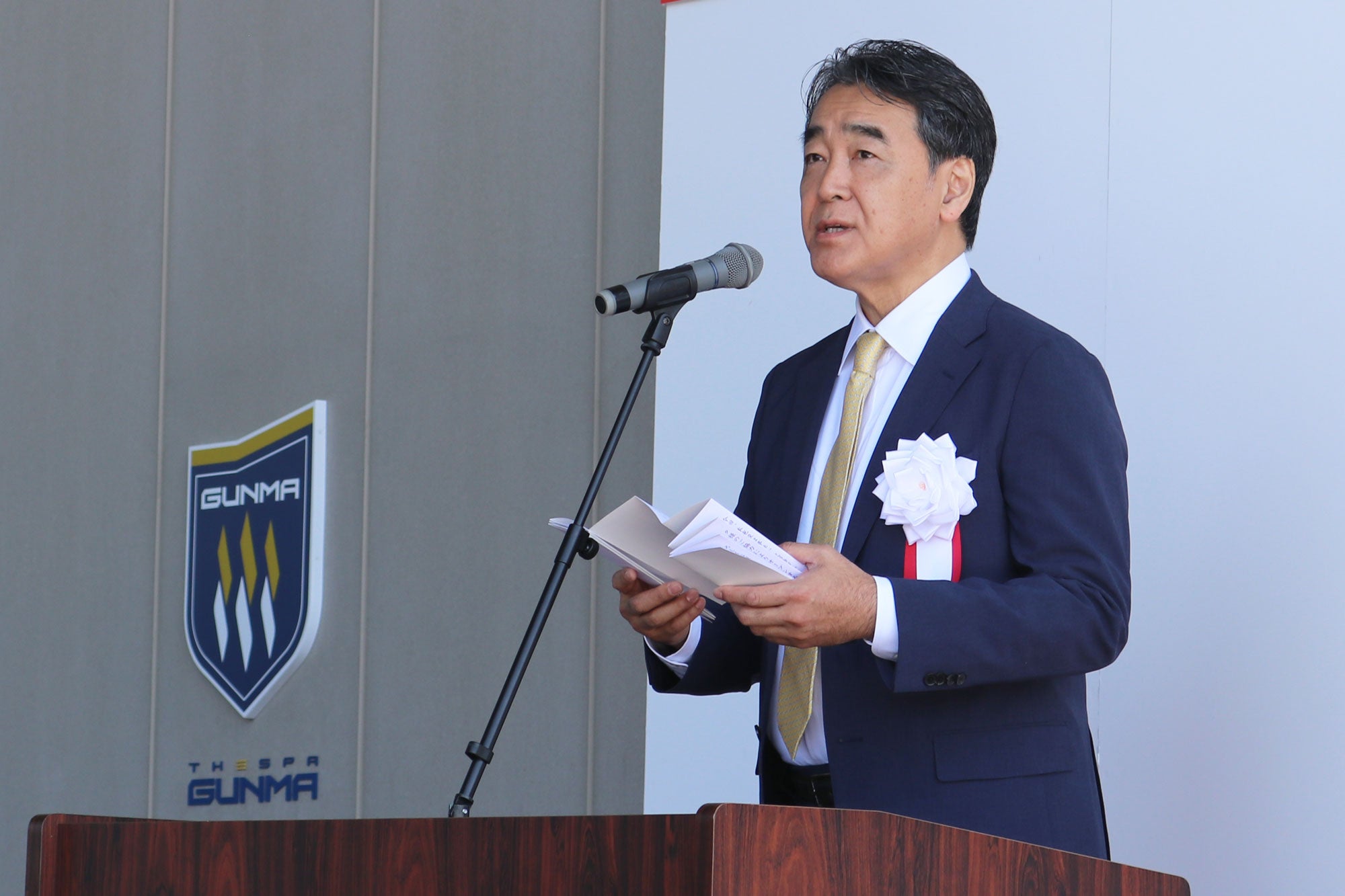 施主挨拶をするカインズ 代表取締役会長 土屋裕雅