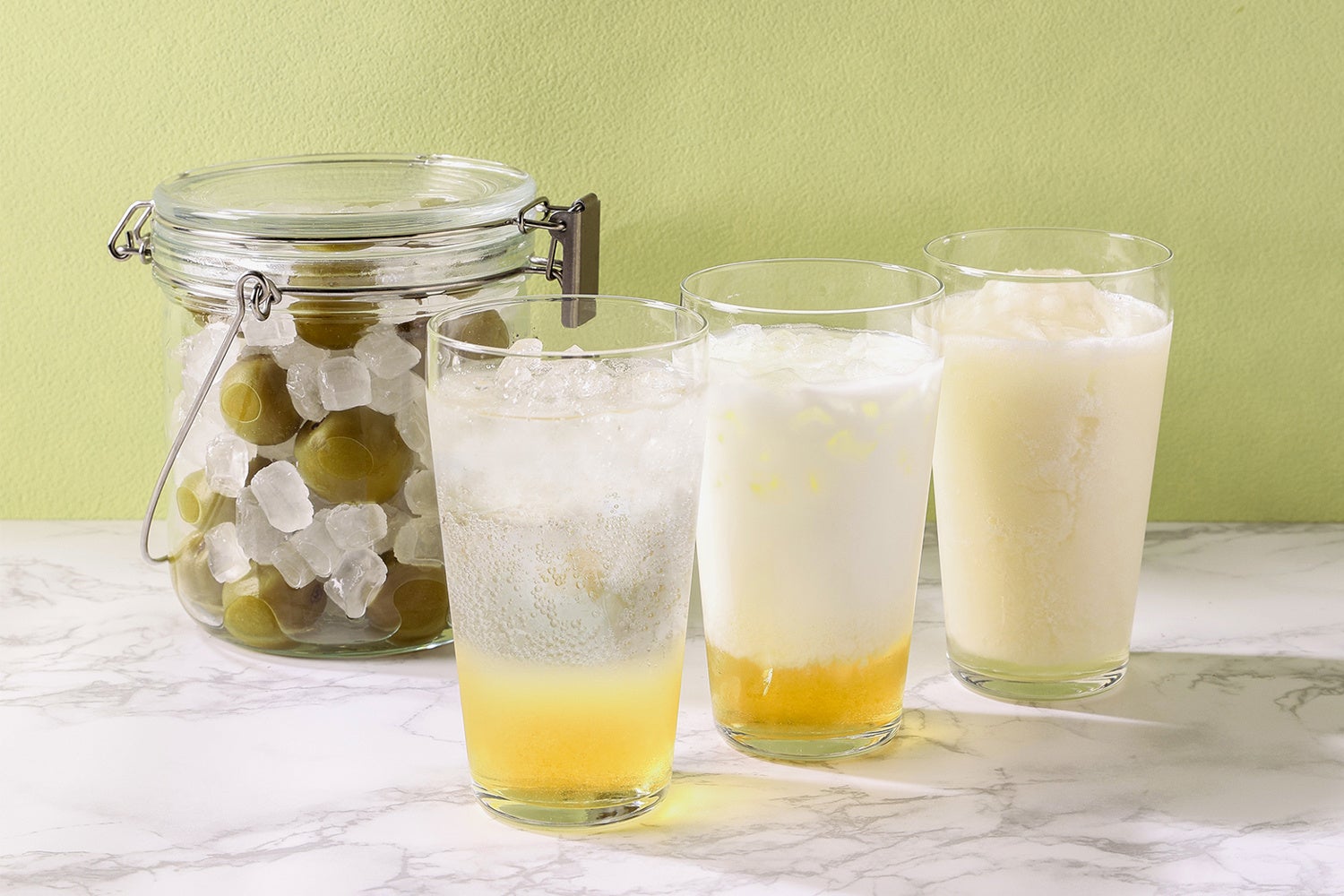 秋間梅林で収穫した梅で作ったシロップを使ったドリンク「梅エード」各種