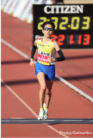 筒井選手は、公認競技会におけるハーフマラソン 1時間25分以内の記録保有者として出場しました。