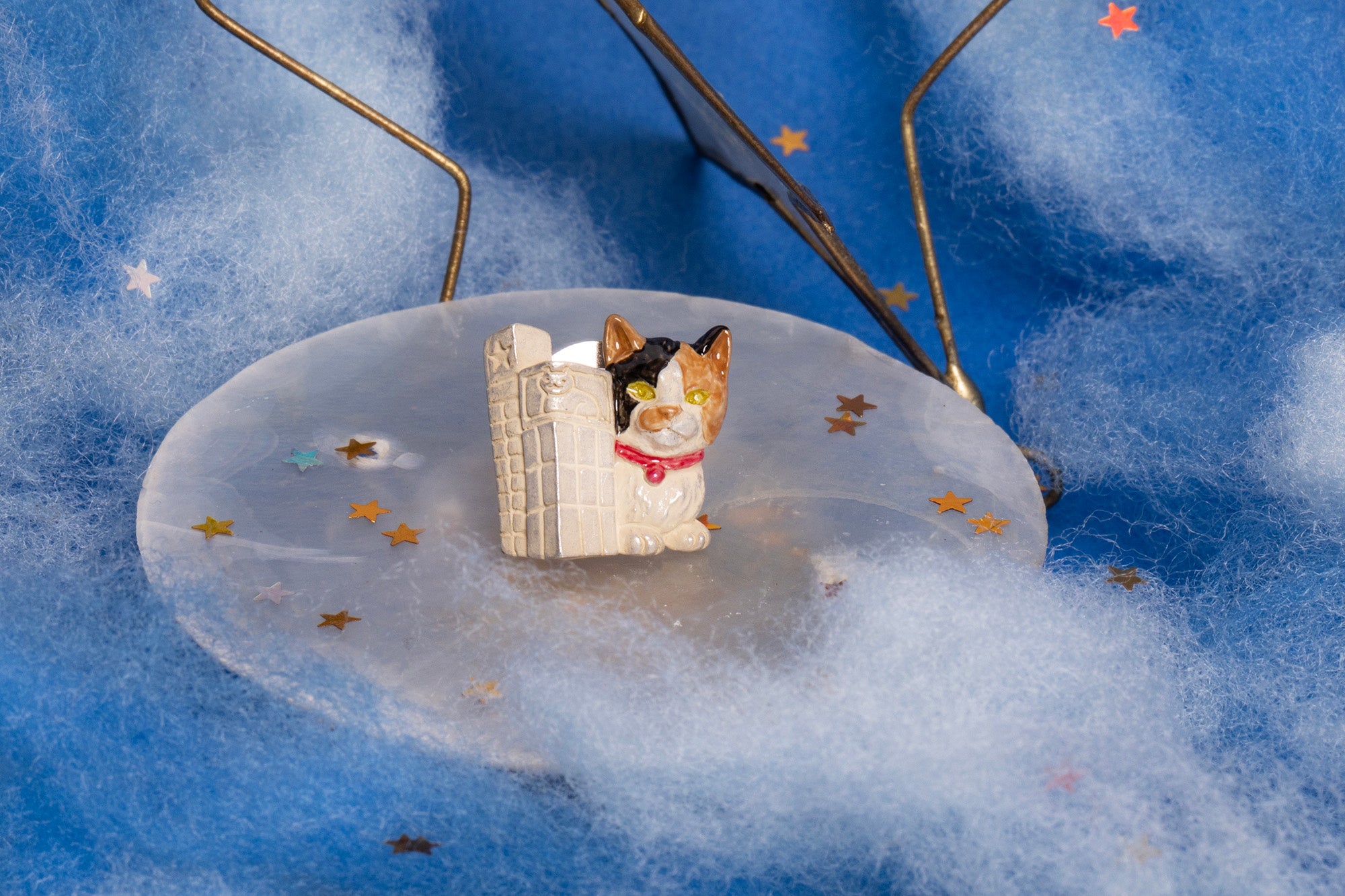 新宿東口の猫タックピン