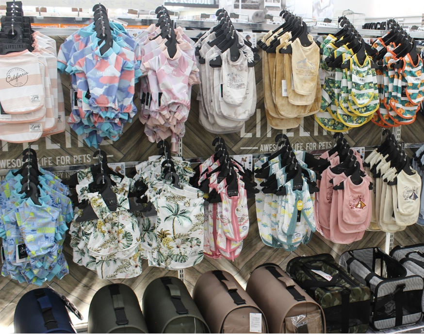 デザイン・サイズの豊富な200種類の「ペットウェア」