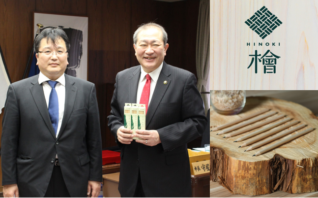 写真左：アークランズ株式会社常務取締役 須藤敏之 、写真右：小田原市長 守屋輝彦