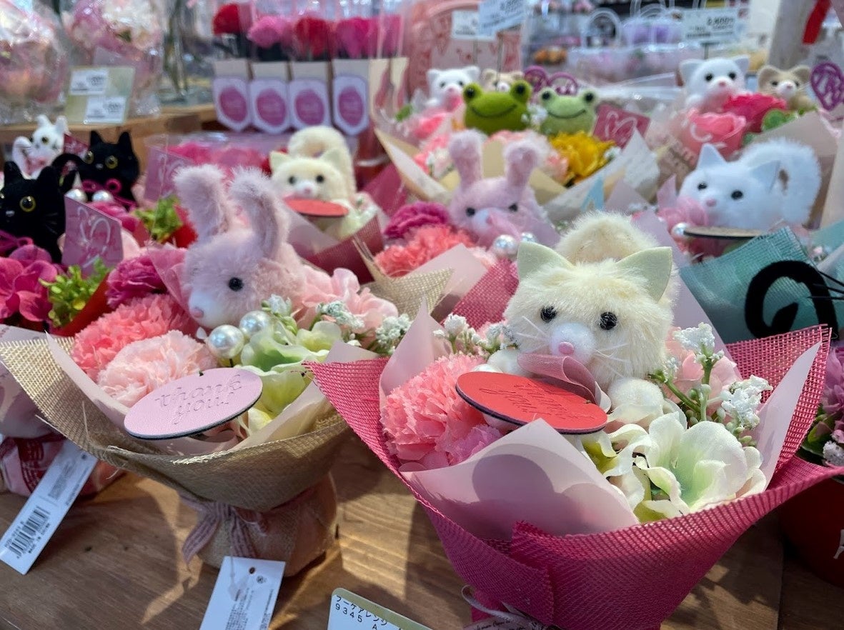 一例：ブーケアレンジ各種 1,500円（税込1,650円）～