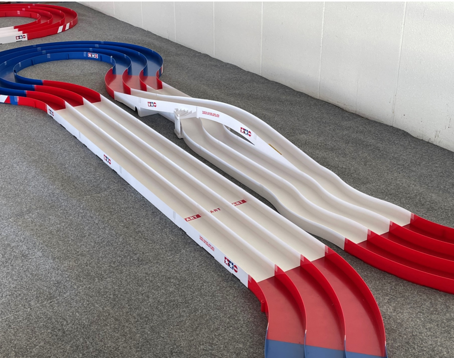 無料のミニ四駆サーキットを常設