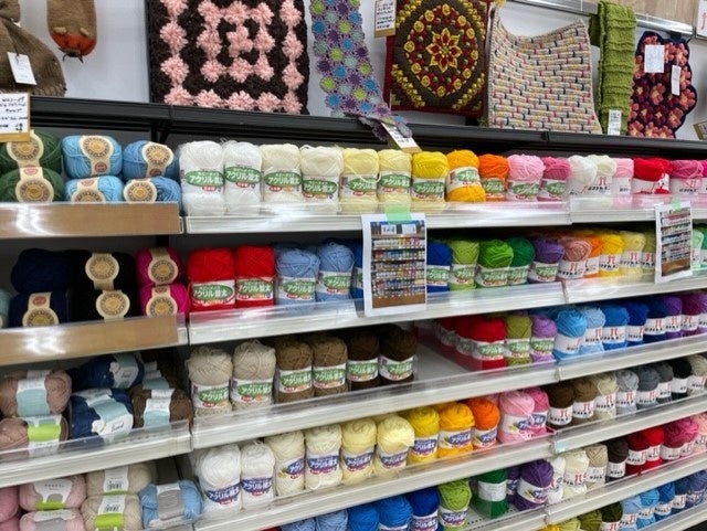 人気のメーカー商品を取り揃えた編み物・刺繍