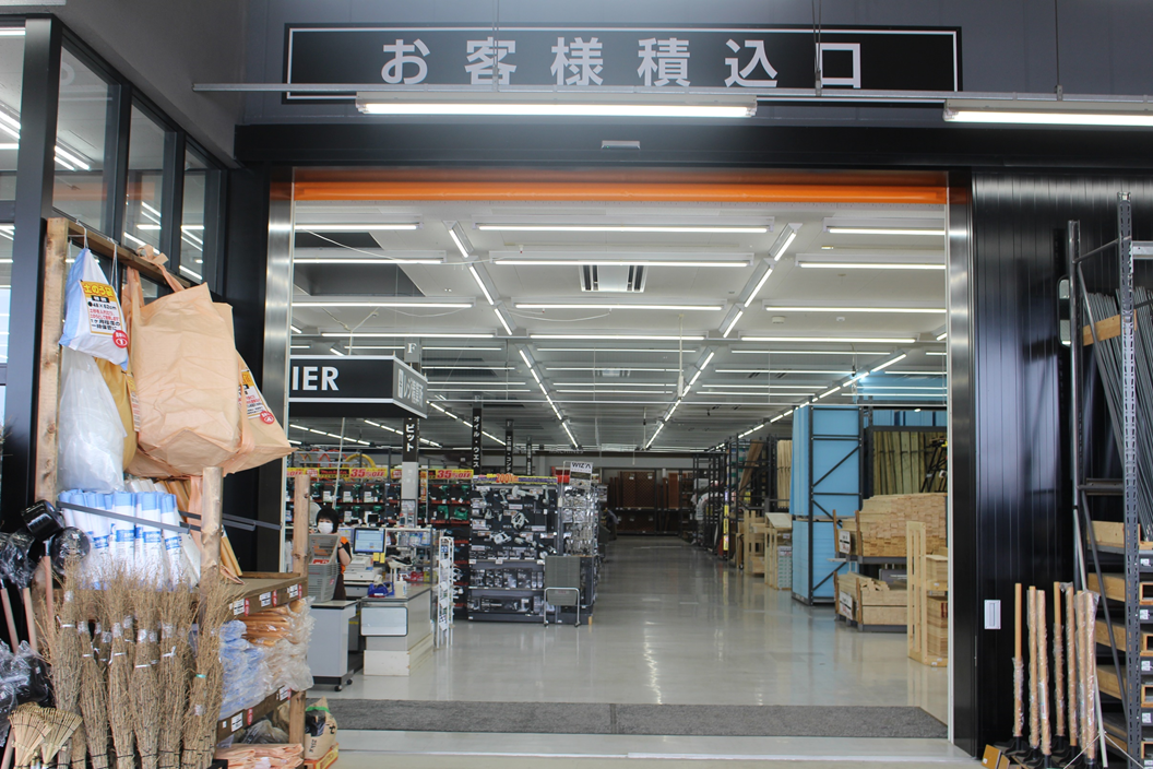 商品の積み込みをスムーズにしたシートシャッター