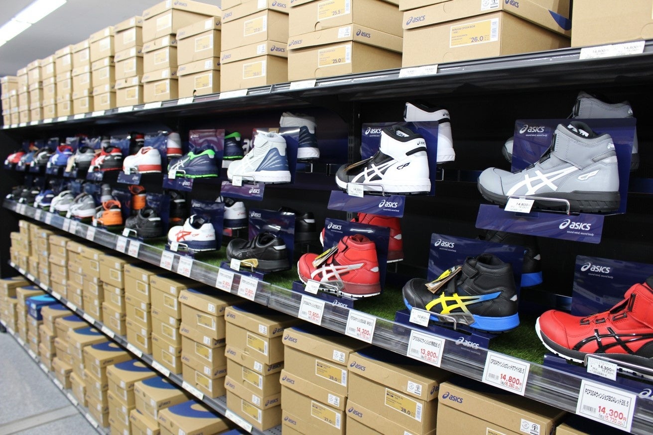 約200種取取り扱う安全靴「asics」