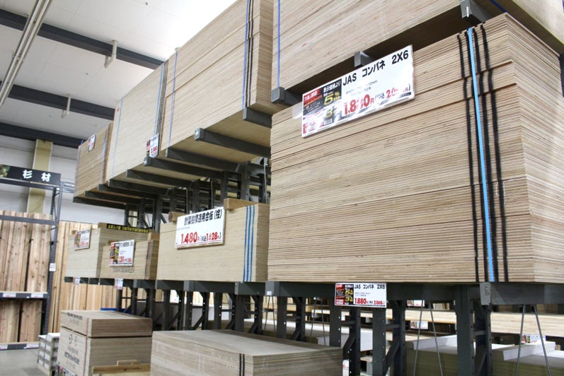 在庫量を増やした「合板売場」