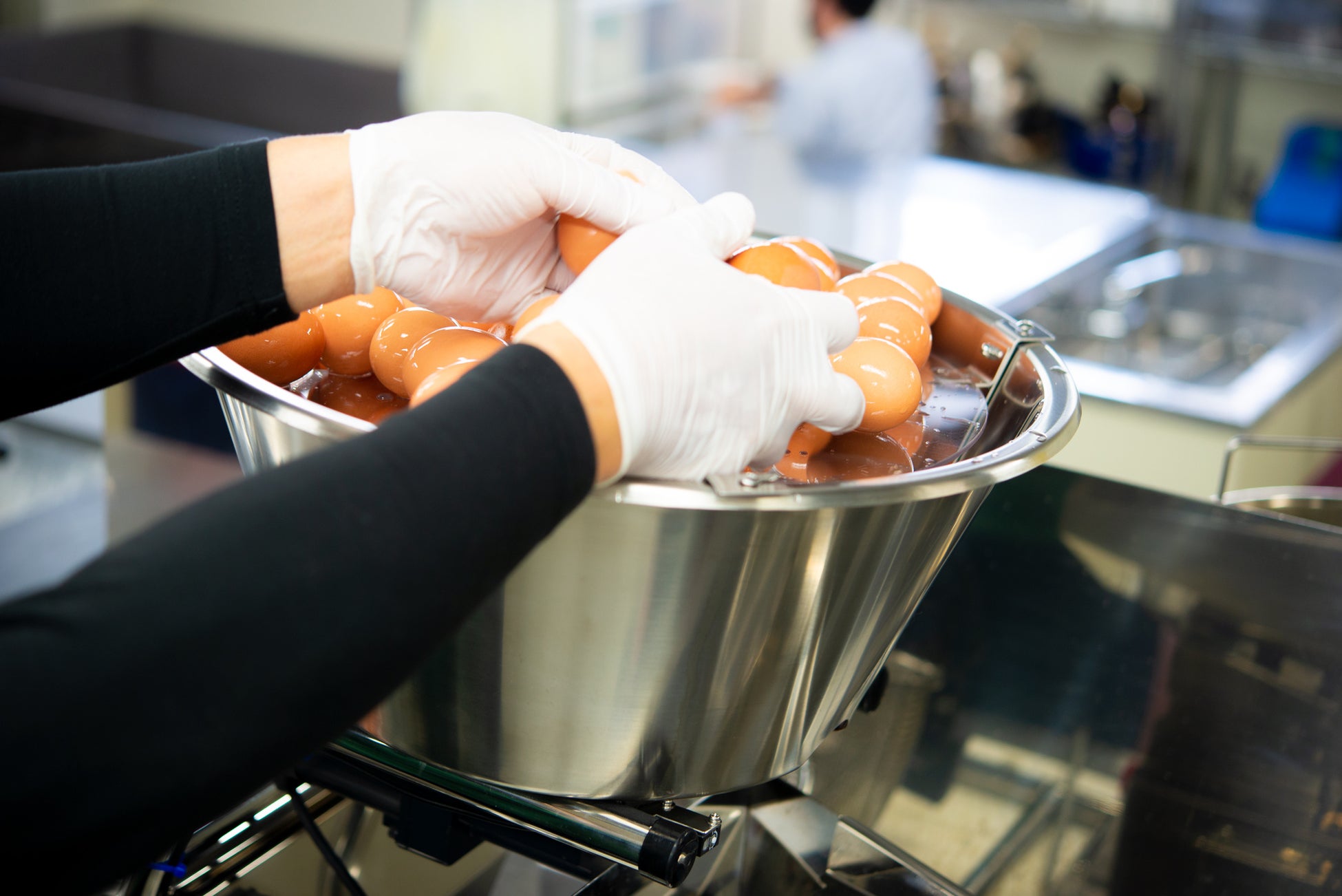 一度に100個の茹で卵をセット可能