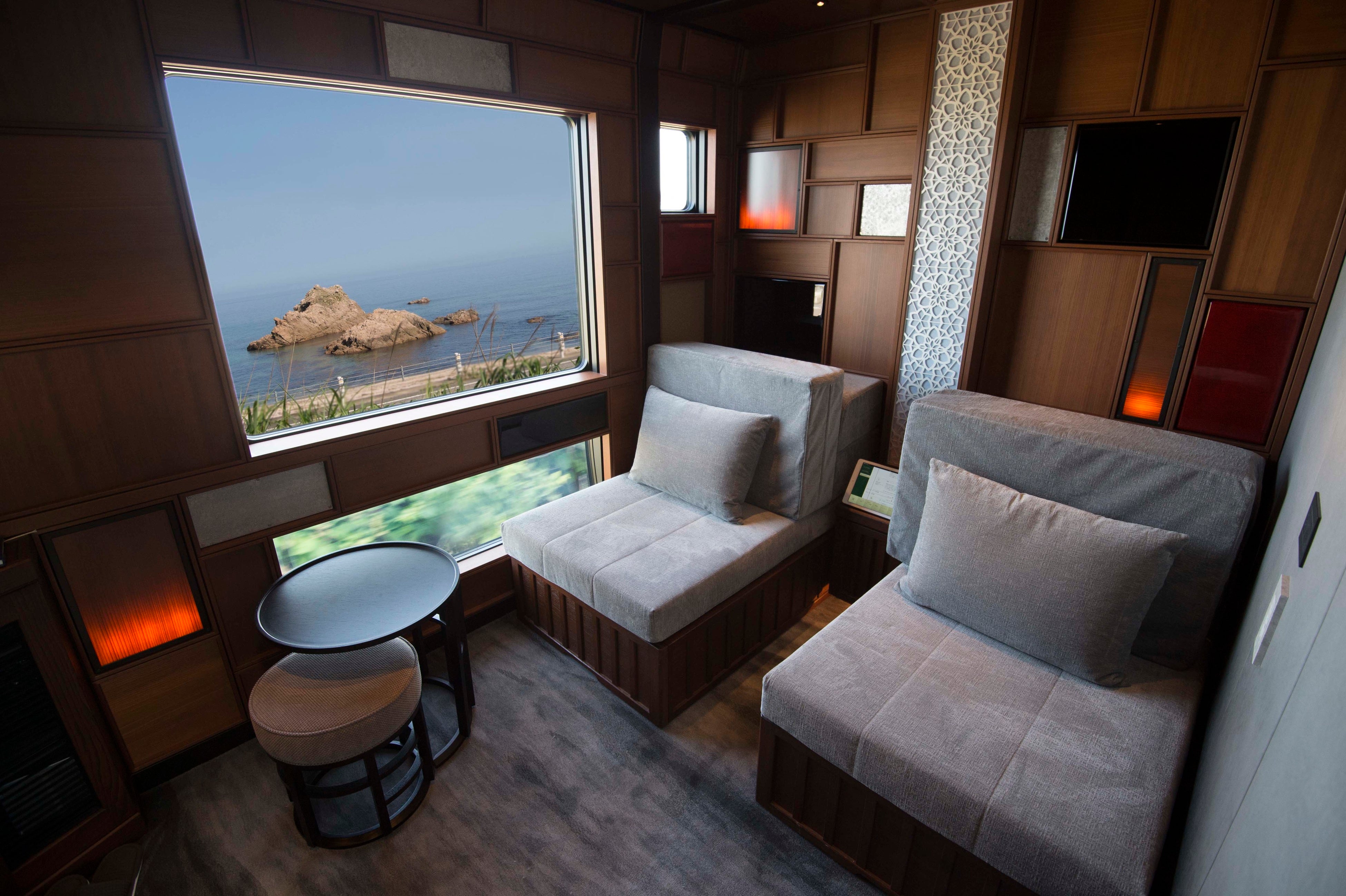 憧れのクルーズトレイン「TRAIN SUITE 四季島」春～秋コース