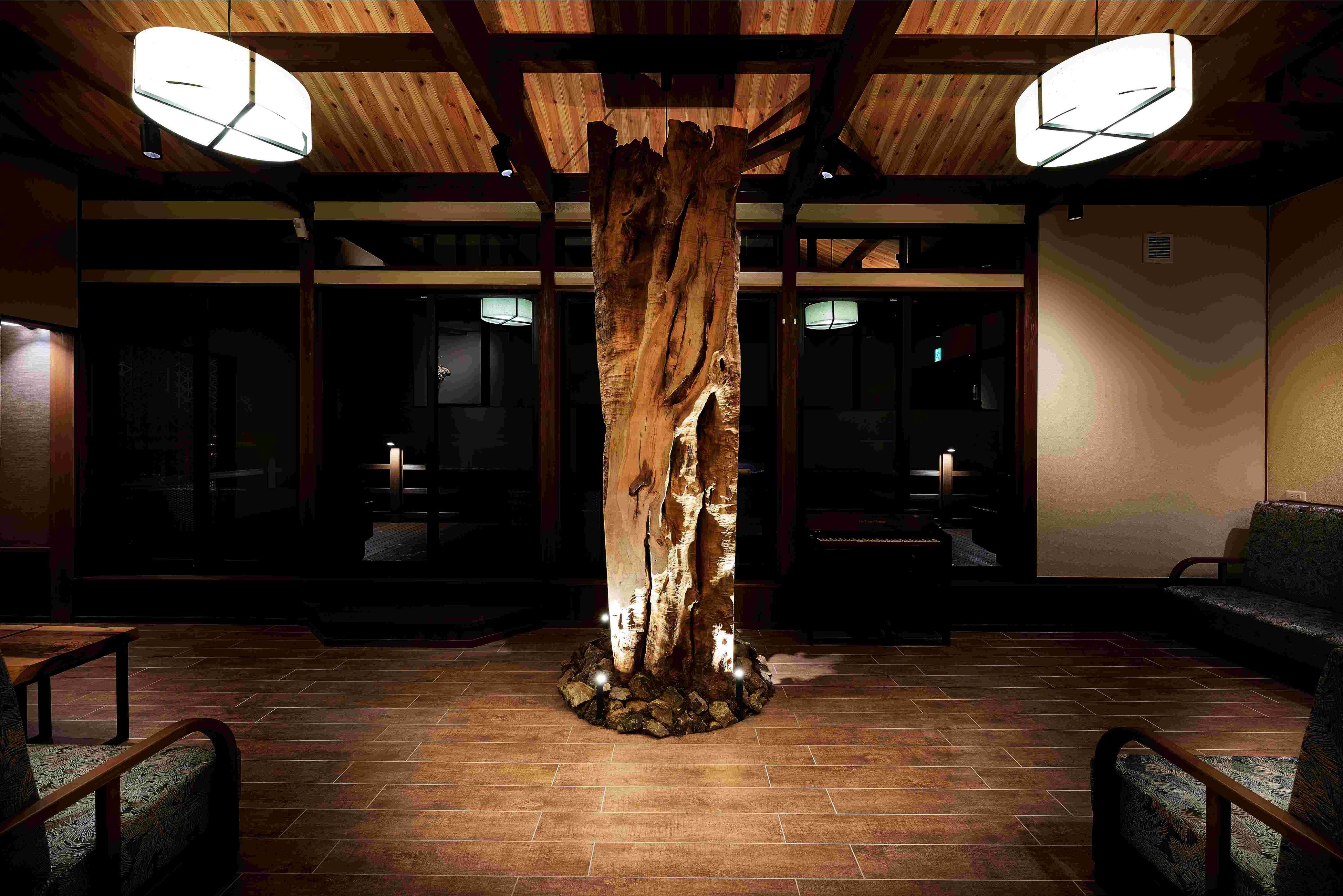 伊勢の森から伐採された樹齢400年のかえで 廃棄されてしまう部材をオブジェに