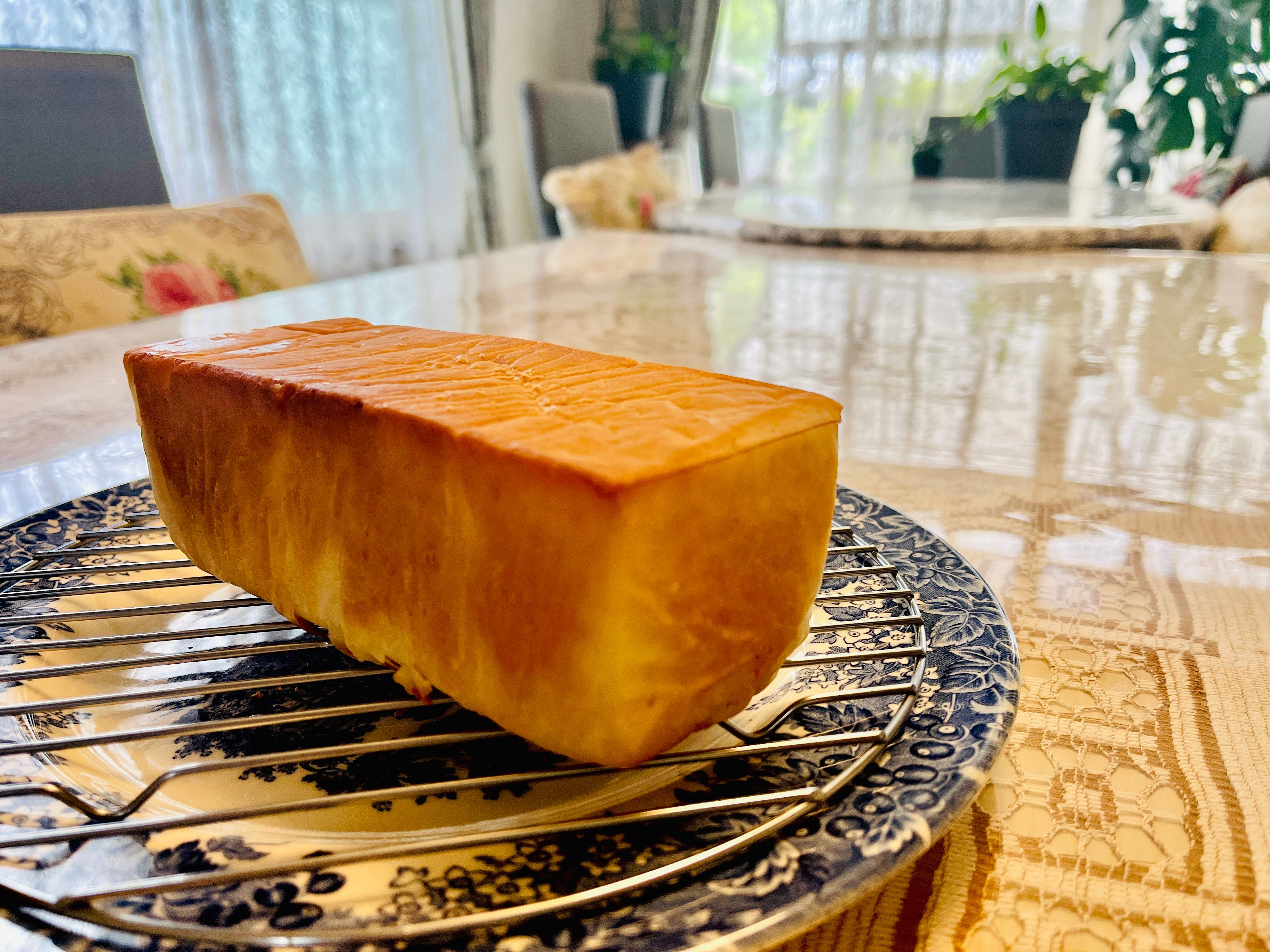 〜手作りパンオーダーページ〜 ABC食堂の自家製パン 生地にはかぼちゃが練り込まれ、 ふわふわ