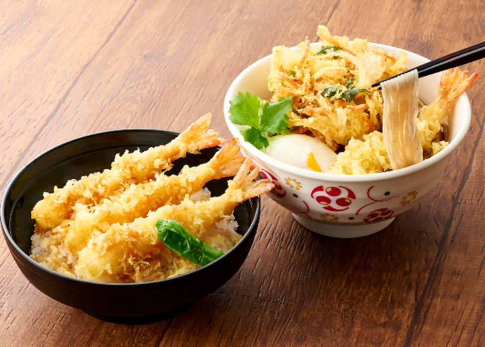 (左)海老天丼 680円(税込)    　　　　(右)まんぷく天そば 780円(税込)