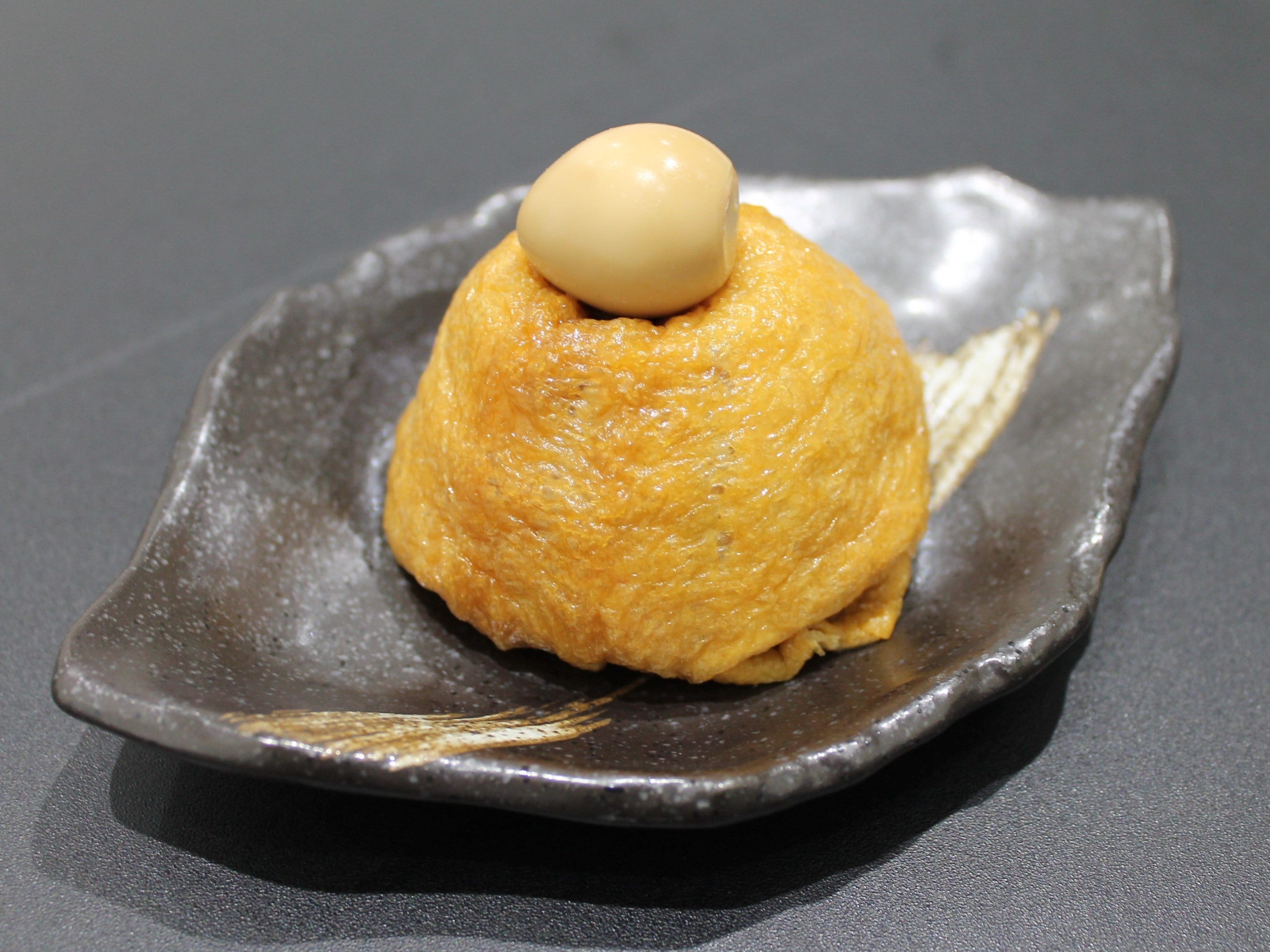 ビッグ鶏玉いなり いなり専門店「豆狸」 （品川・大宮） 1個　324円