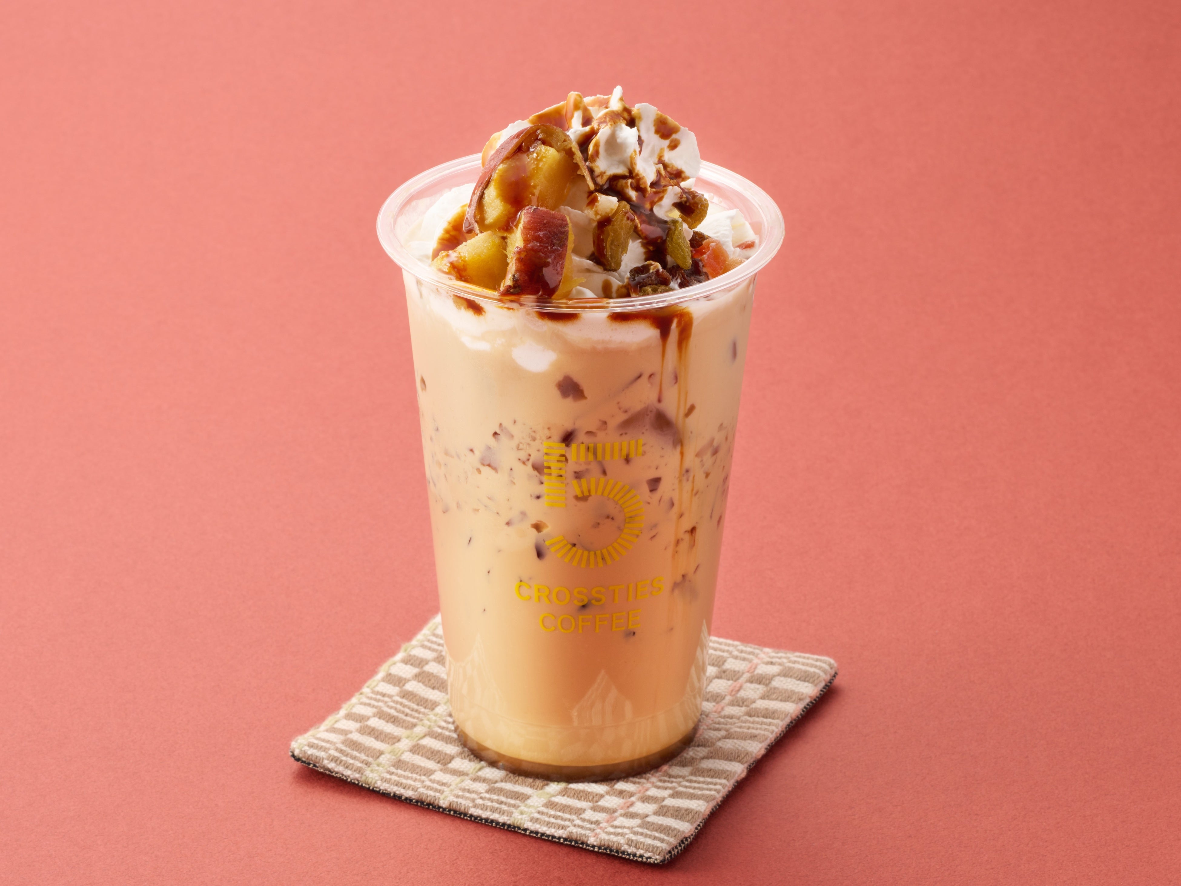 茨城県産紅まさりのせキャラメルロイヤルミルクティーフロート ５CROSSTIES COFFEE （上野・日暮里） 1杯　690円