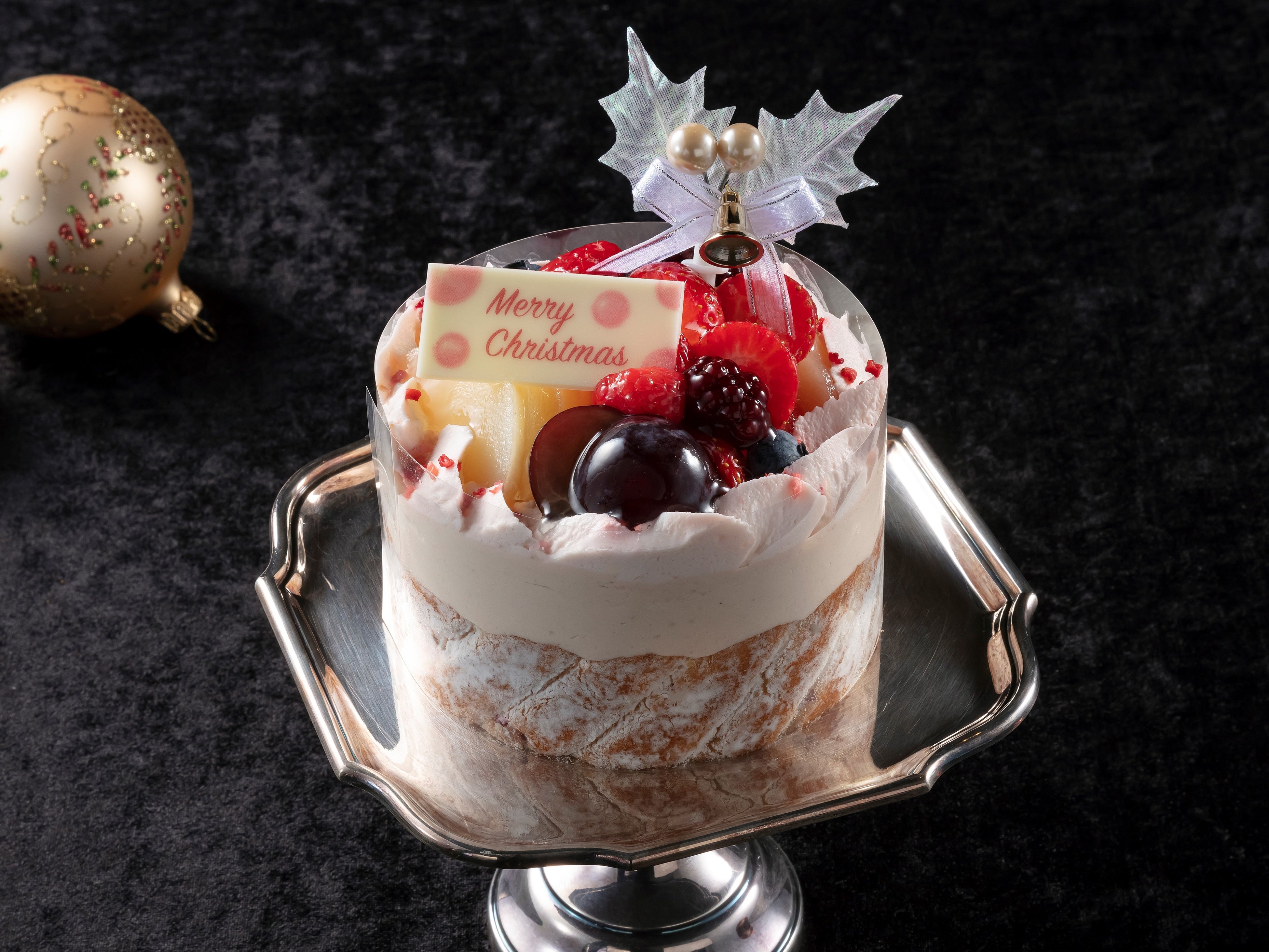 ベリーレアチーズクリスマス（5,940円）  京橋千疋屋（グランスタ東京／B1改札内 丸の内坂エリア）