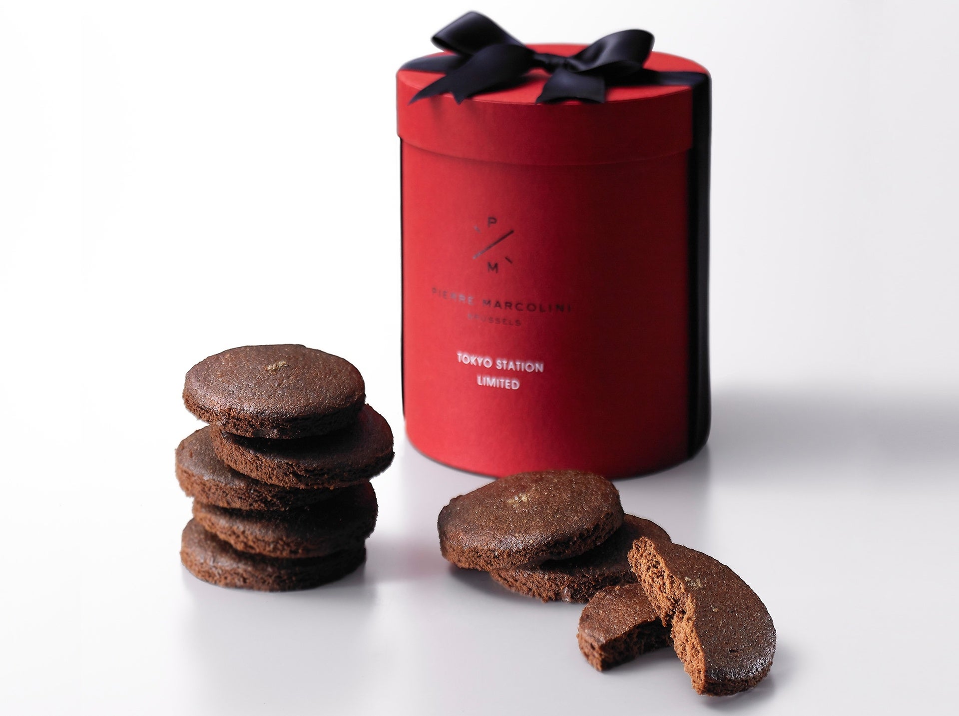 ガレット ショコラ エピス 8枚入り  1箱 3,888円／ピエール マルコリーニ（グランスタ東京／B1改札内 銀の鈴エリア）