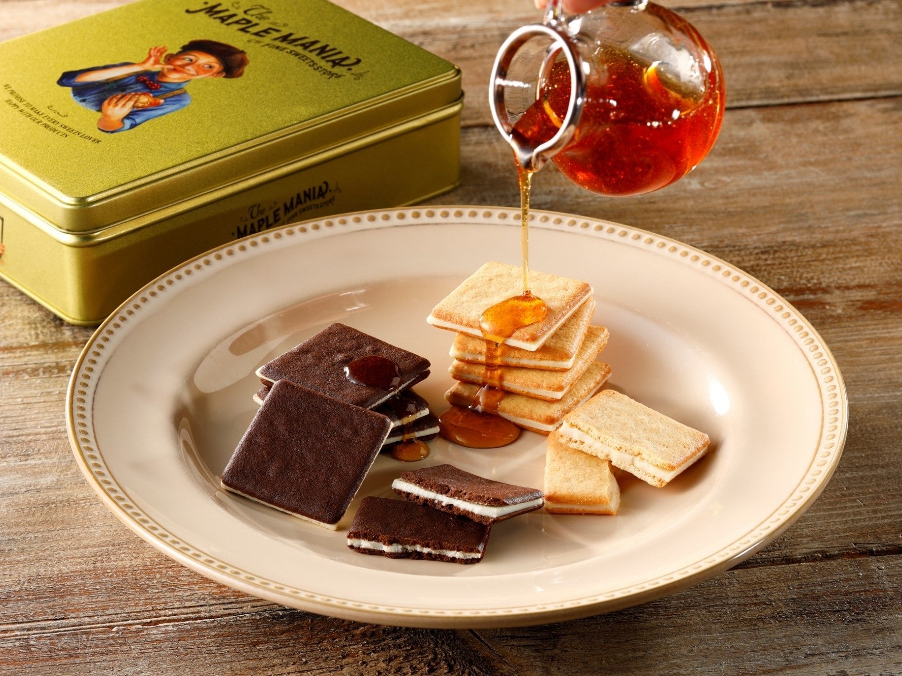 メープルクッキー詰合せ缶  2種各8枚入　2,500円／ザ･メープルマニア（グランスタ東京／1F改札内 吹き抜けエリア）