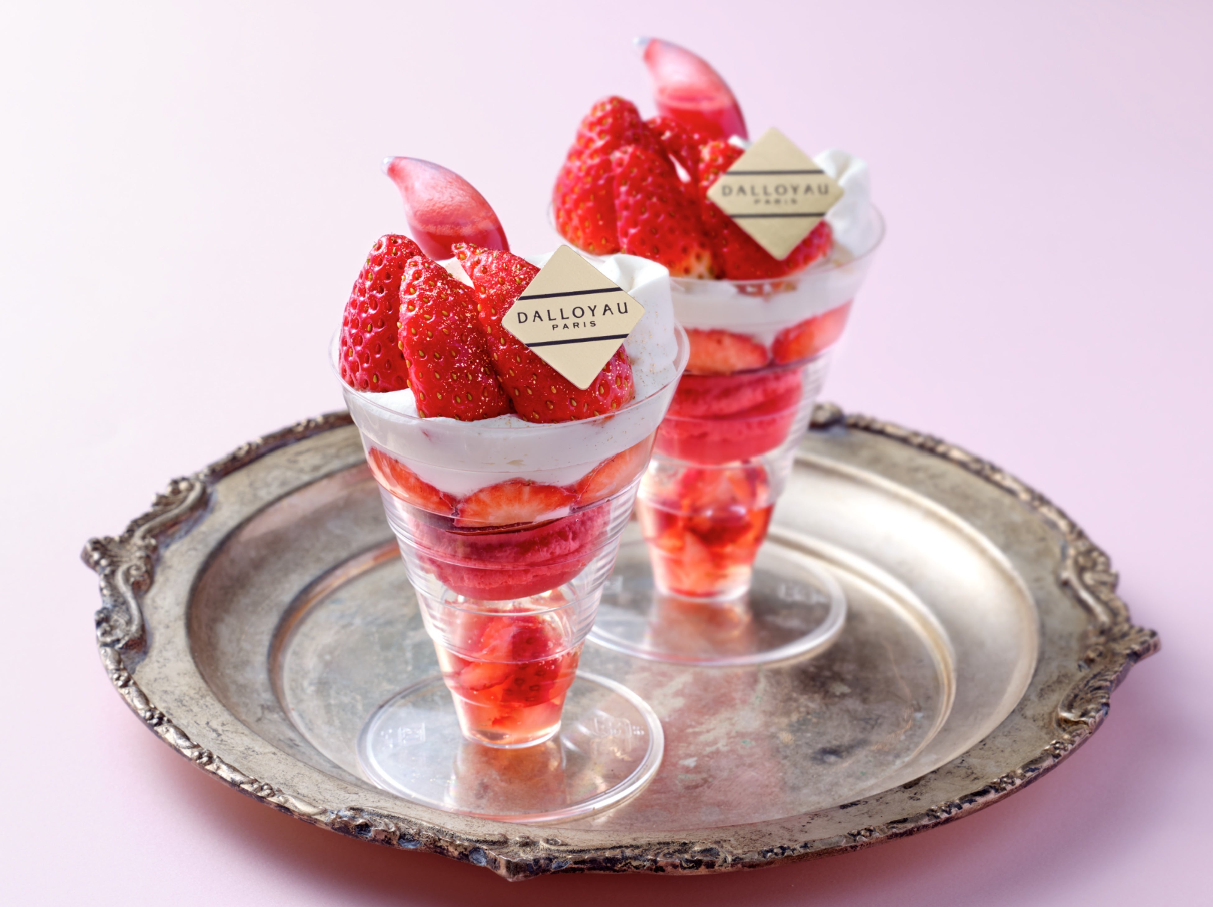 ゆうやけベリーのプティパルフェ&nbsp; 1個 972円／ダロワイヨ（品川）