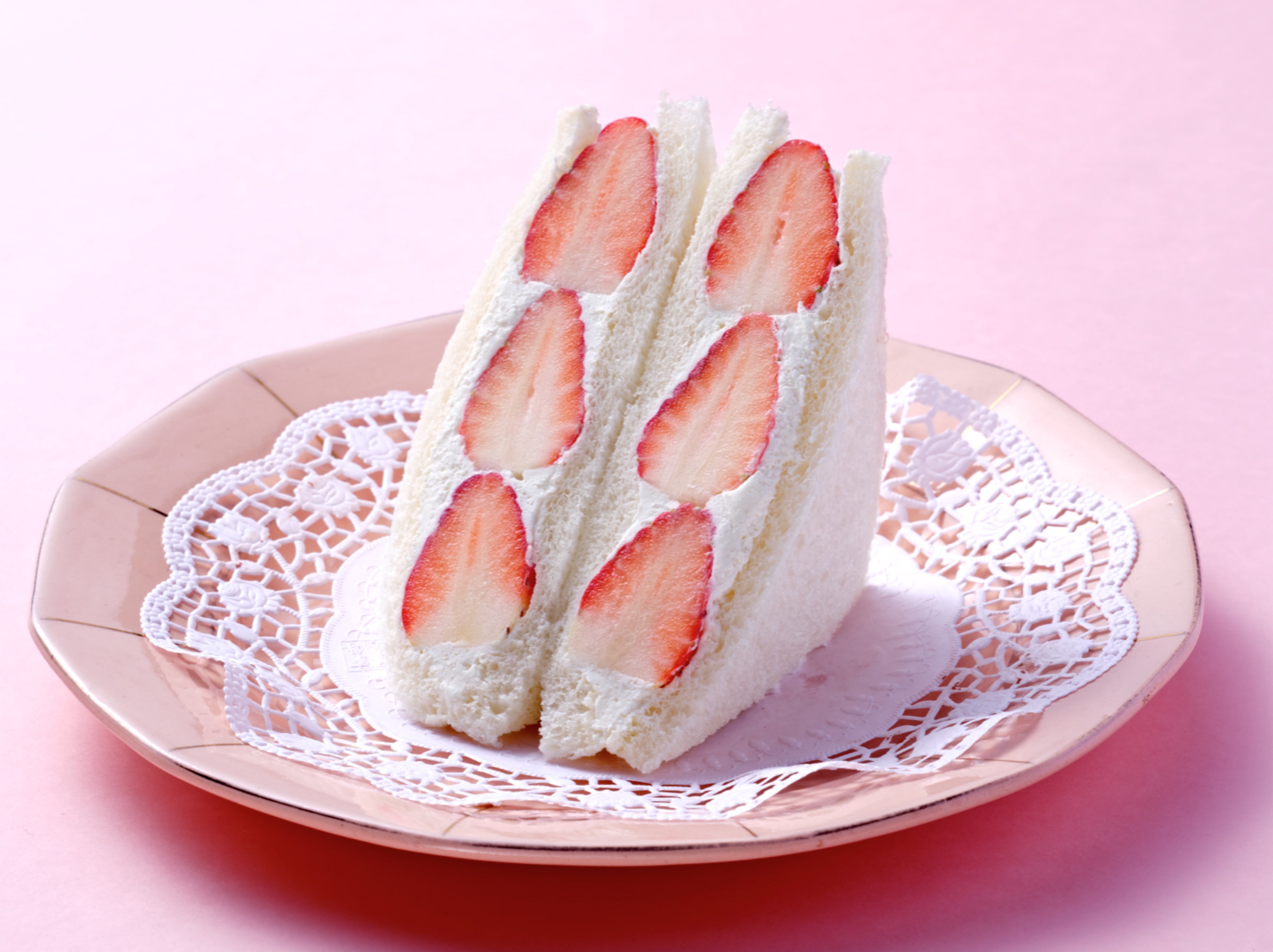 矢祭町のゆうやけベリー使用「まるごといちご生クリーム」&nbsp; 1パック 734円／サンドイッチハウス メルヘン（品川）