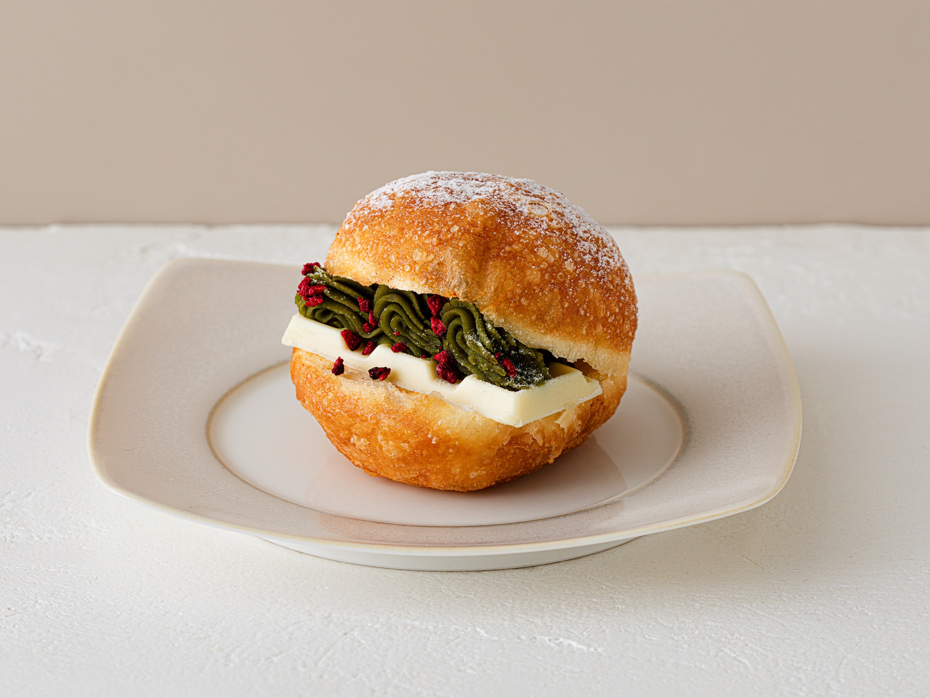 抹茶あんとホワイトチョコのサンド  1個　300円／DEAN & DELUCA（グランスタ東京／ B1改札内 銀の鈴エリア）