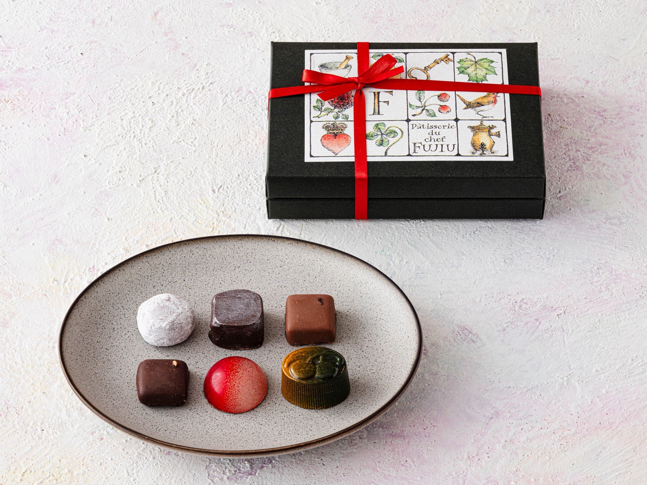 ボンボンショコラ&nbsp; 6個入 1,600円／パティスリー ドゥ シェフ フジウ（エキュート立川）