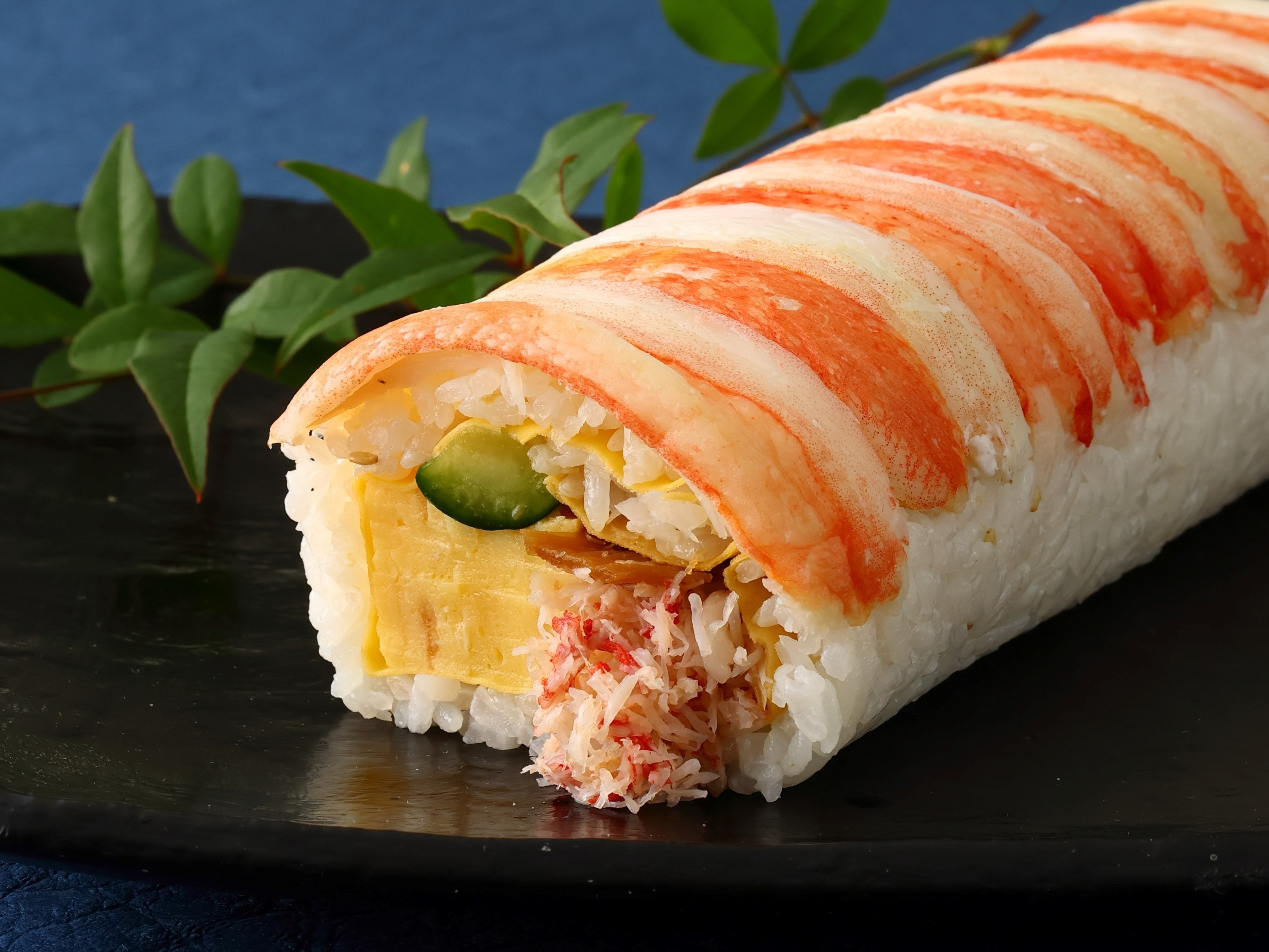 かにの恵方巻　3,980円／ハーフサイズ 2,050円  カニの匠 CRACLU－クラクラ－（大宮・品川／イベントスペース：プレミアムセレクト）