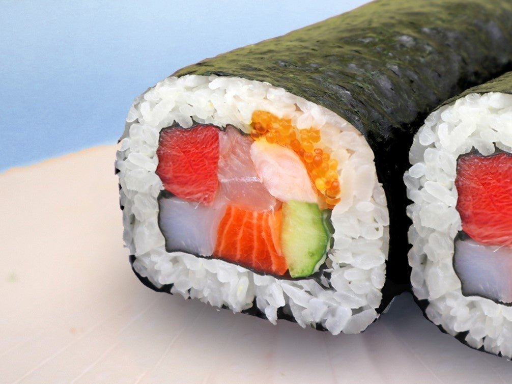 大間の本まぐろ入り特上海鮮恵方巻き鮨　　2,380円／ハーフサイズ 1,190円  おさかな処 築地 奈可嶋（立川）