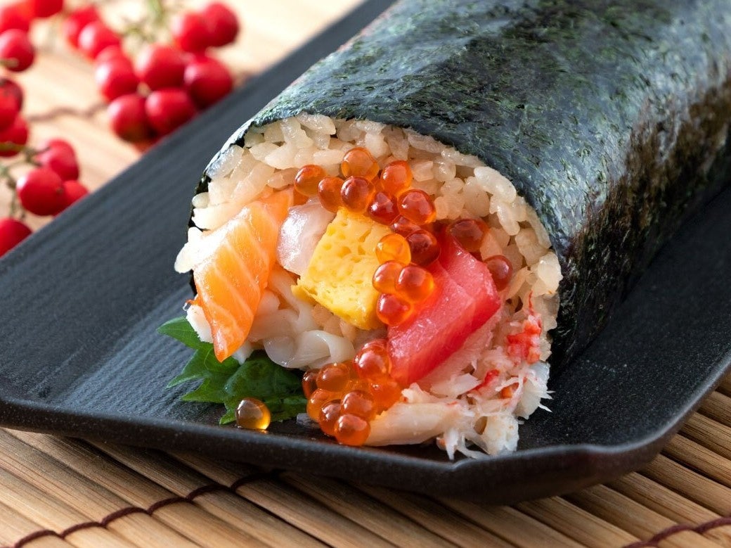 海鮮恵方巻〈七福〉　1,780円  サカナバッカ（品川）