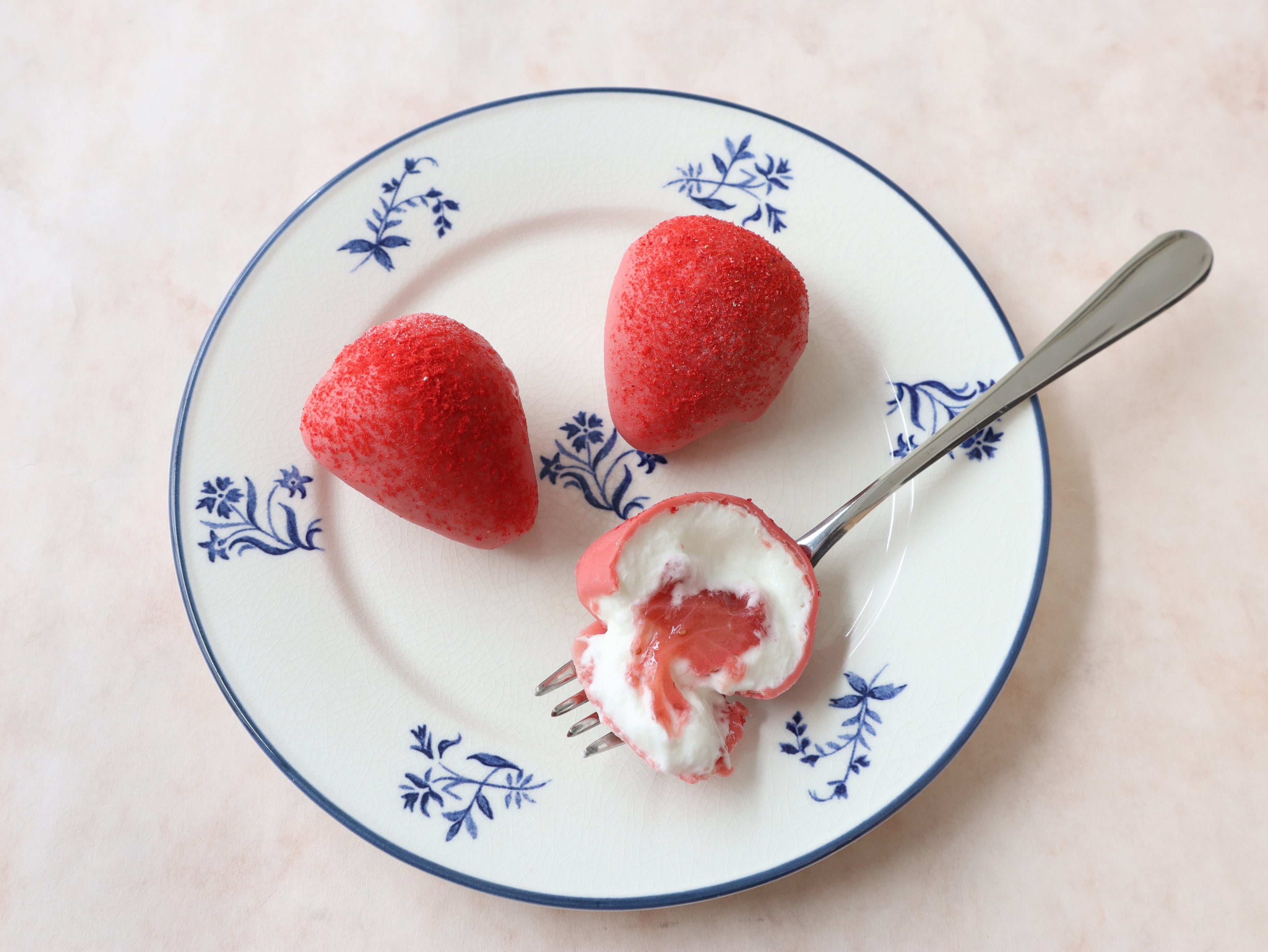 フルーツ生トリュフ＜苺＞  3個入 1,404 円／Terra Saison（グランスタ東京／B1 丸の内坂エリア）