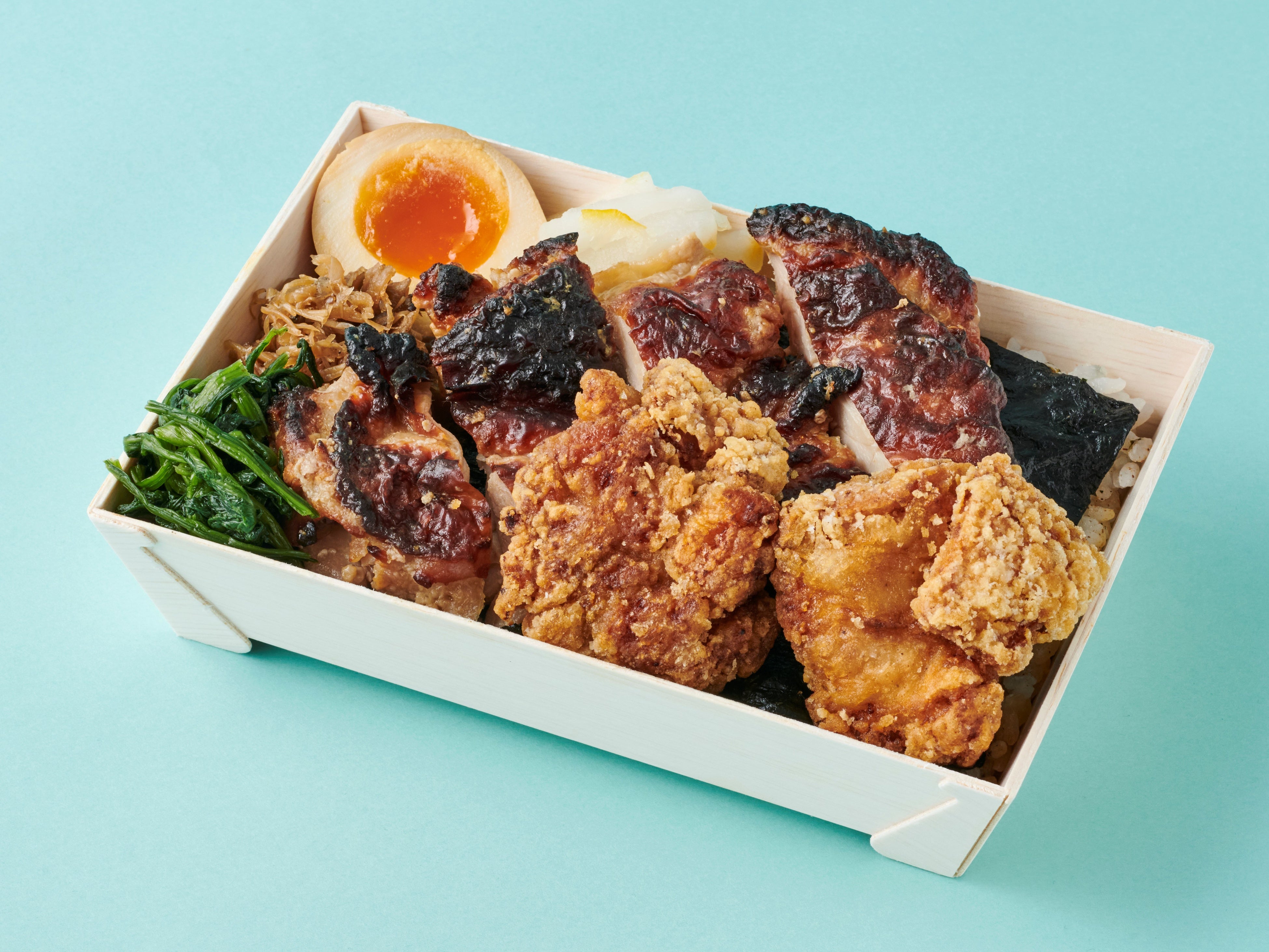 【A】海苔弁　山々  1折 1,550円（テイクアウト）／刷毛じょうゆ 海苔弁山登り