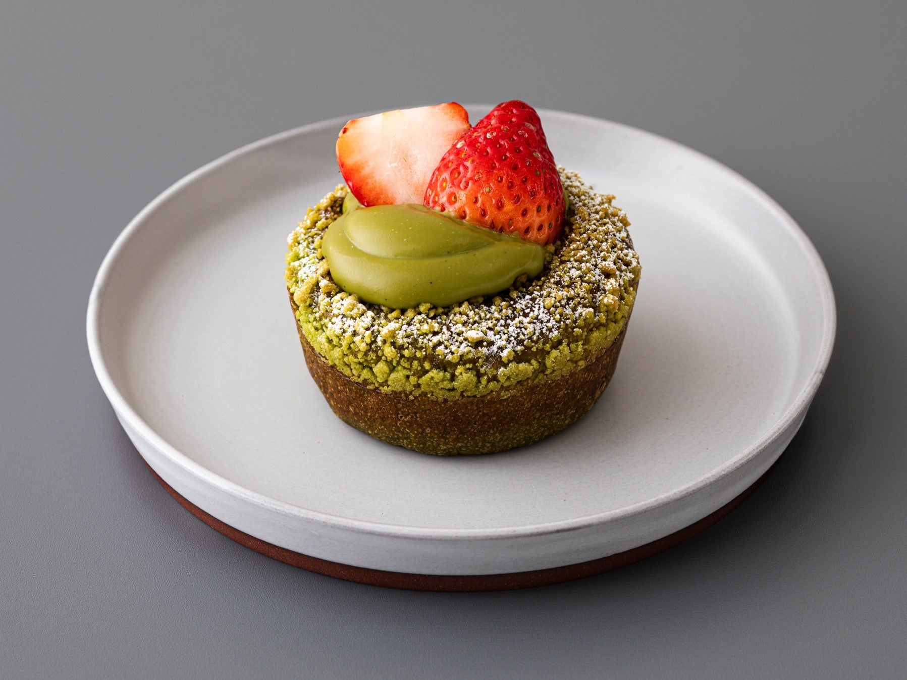 抹茶と苺のクリームパン  1個　486円（テイクアウト）、495円（イートイン）  ／THE STANDARD BAKERS TOKYO（グランスタ東京／1F改札内 中央通路エリア）