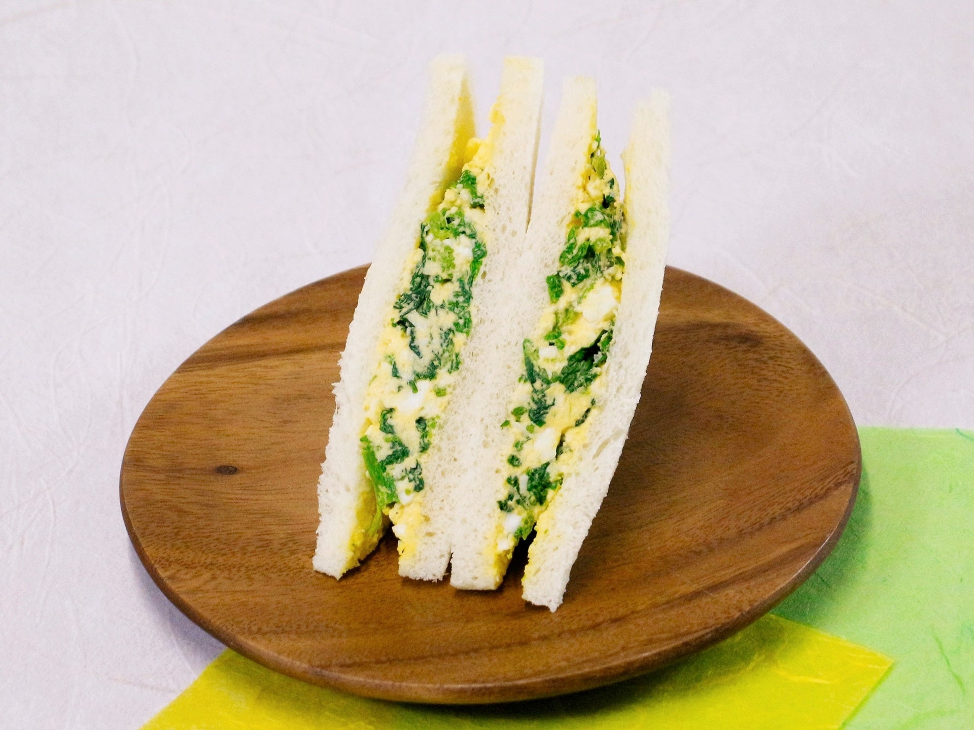 菜の花サンド  1パック　432円（テイクアウト）、440円（イートイン）／サンドイッチカフェおいしいメルヘン。 （エキュート大宮）