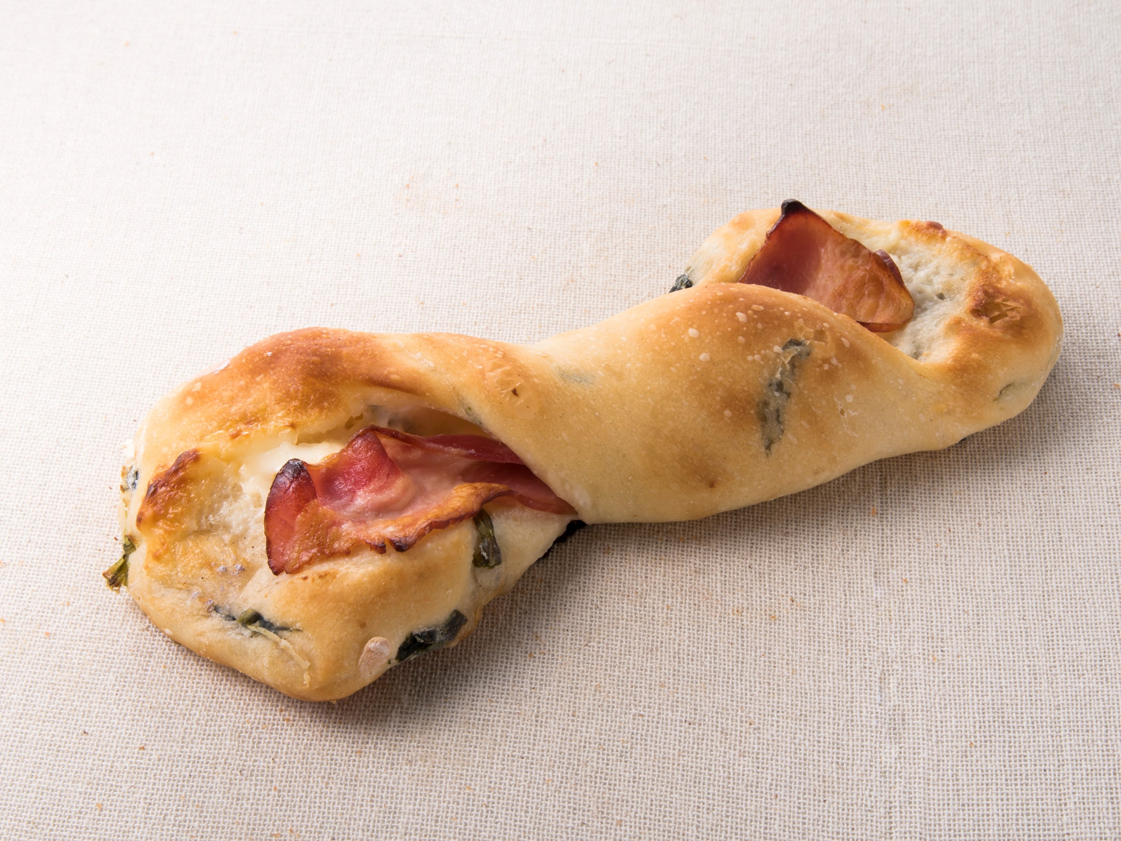 ベーコンとほうれん草のチーズフォンデュ  1個　324円（テイクアウト）／デイジイ （エキュート大宮）