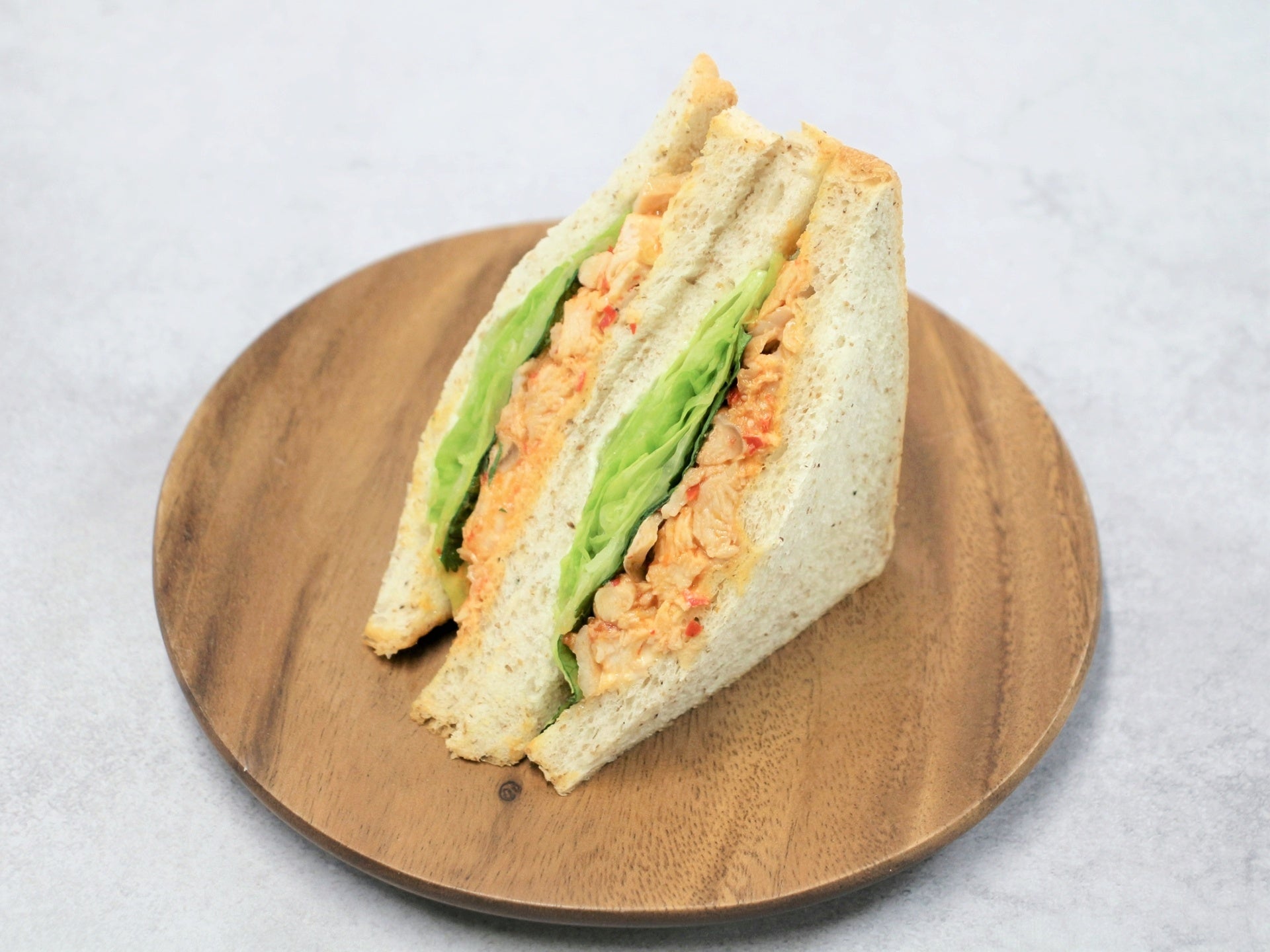 カオマンガイ風サンドイッチ  1パック　648円（テイクアウト）、660円（イートイン）／サンドイッチカフェおいしいメルヘン。 （エキュート大宮）