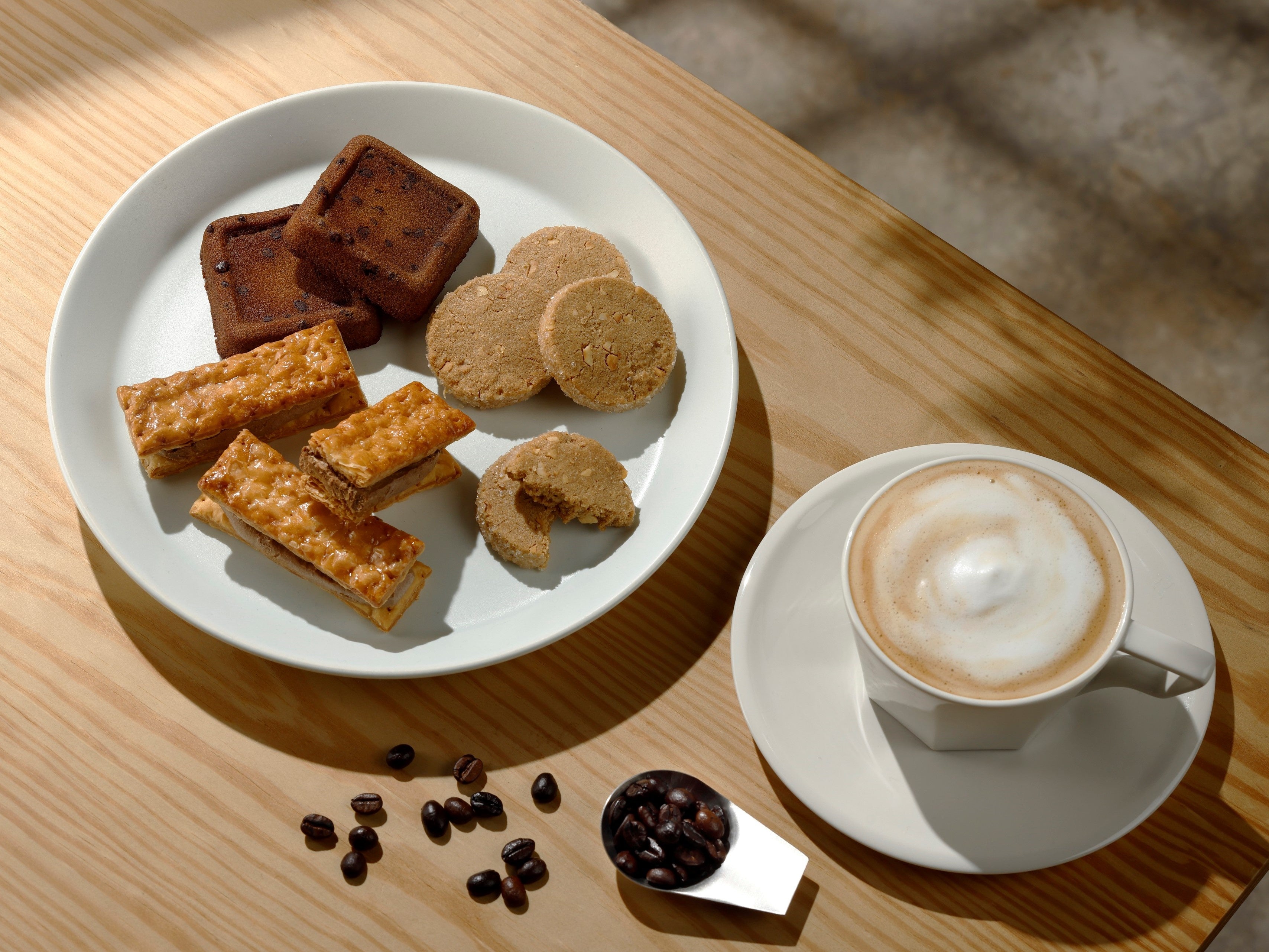 フィオラッテ／アソートギフトM　1箱14個入り 3,240円