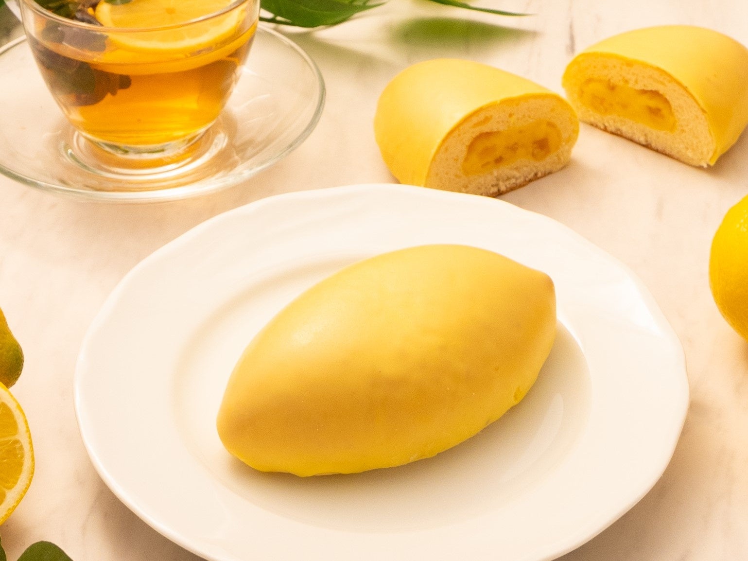 瀬戸内レモンパン  1個　324円／ルビアン （エキュート日暮里）