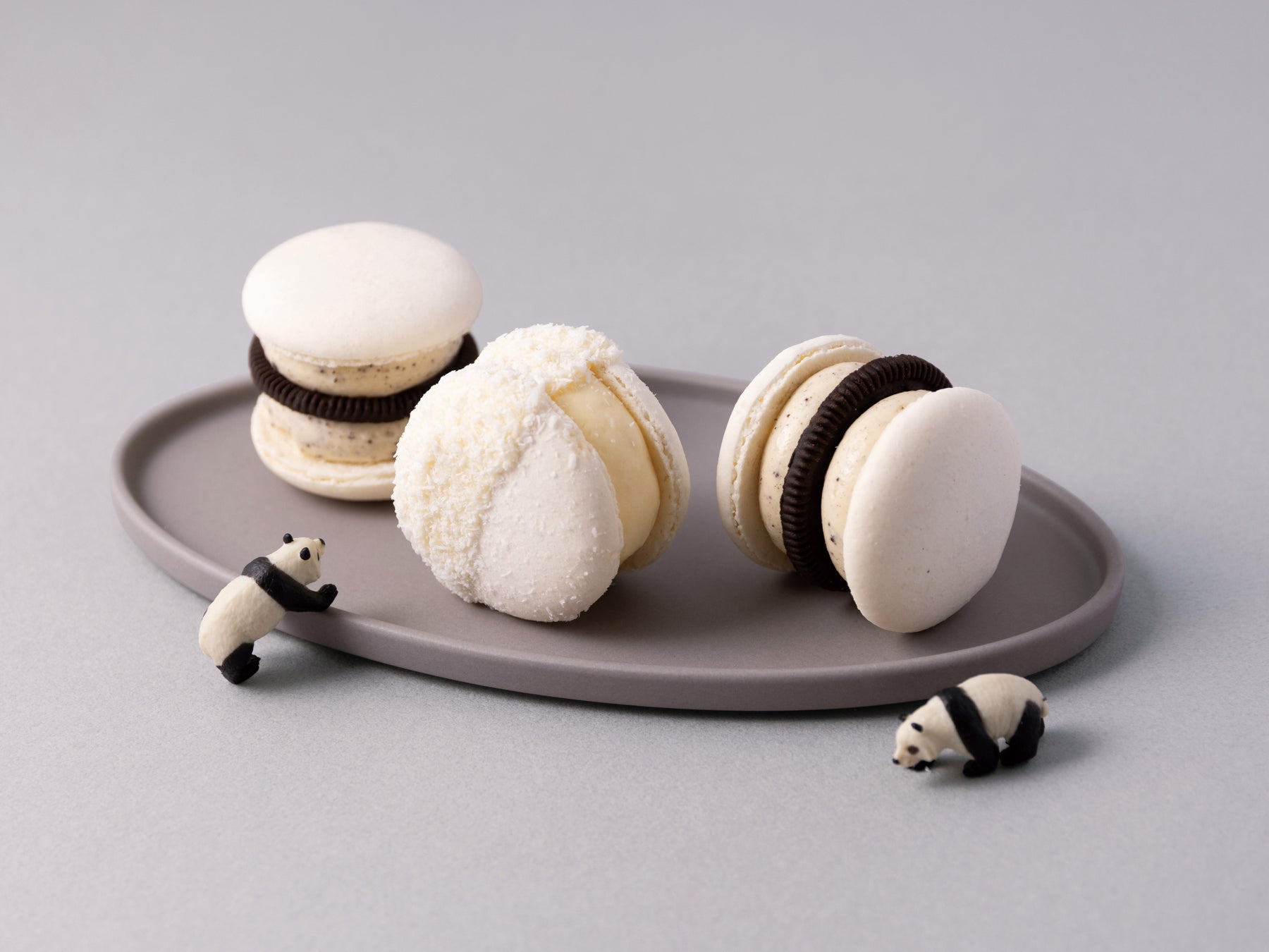 ホワイトチョコ(写真中央)、 クッキー&クリーム(写真左右)/各 461円(税込)