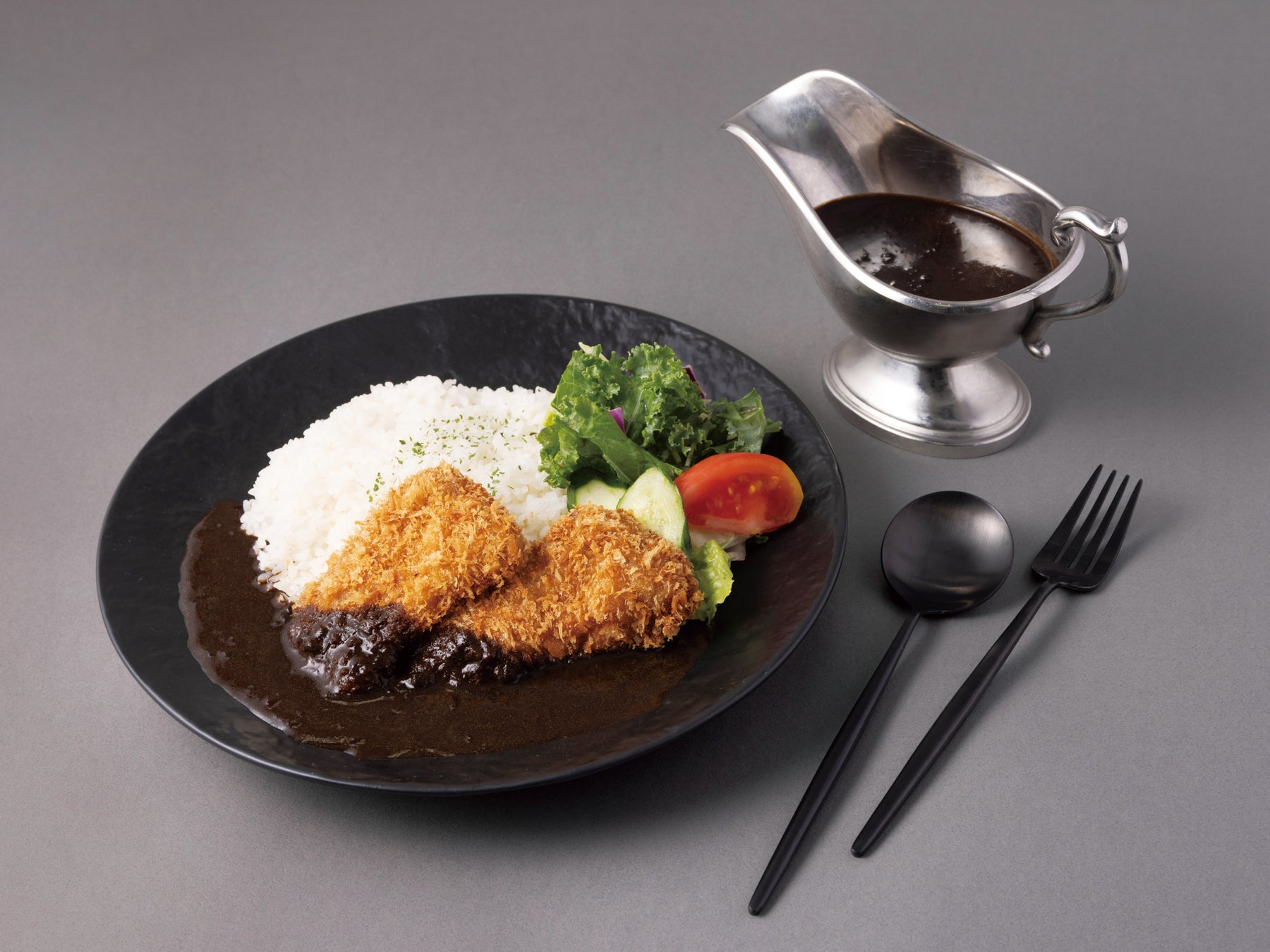 ヒレカツ黒カレー 1皿 1,380円(イートイン)/洋食や 三代目 たいめいけん