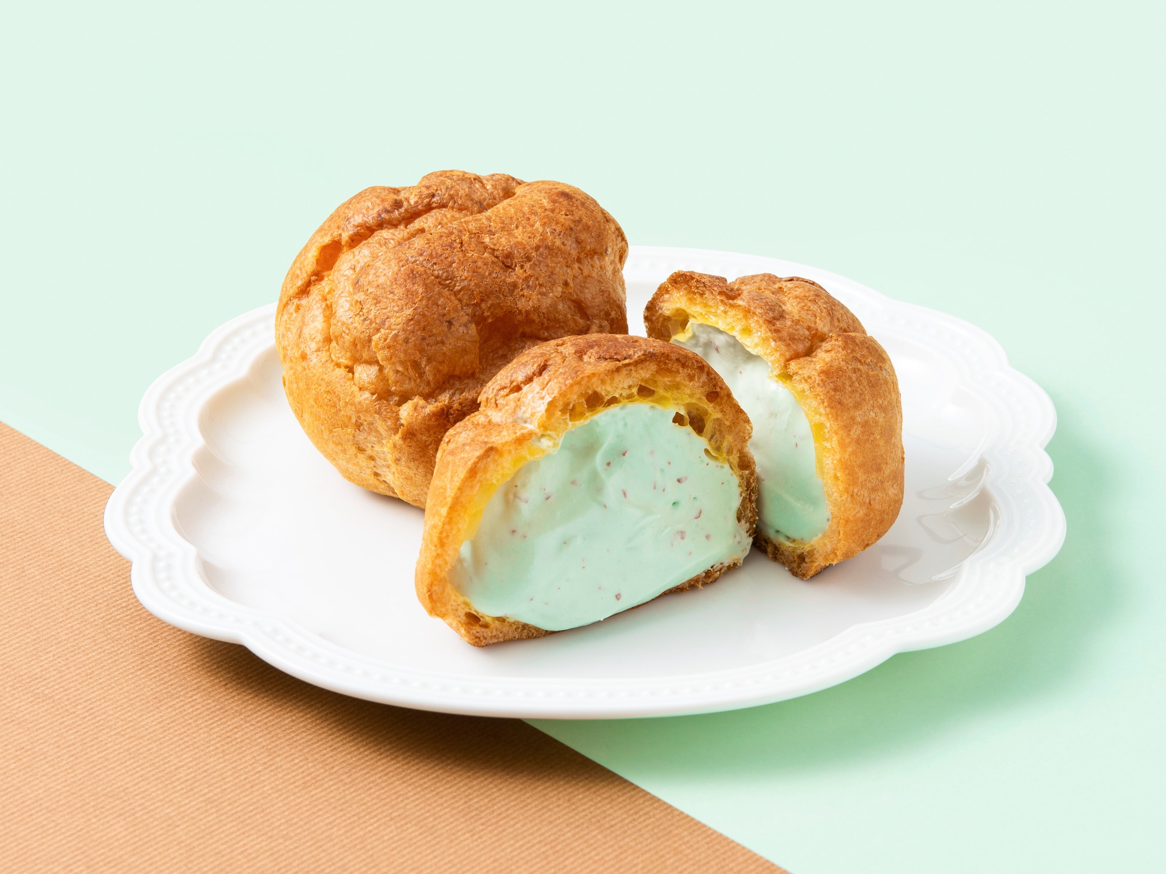 シュークリーム（チョコミント）  1個　270円／金のシャチホコカフェ （エキュート大宮／イベント）