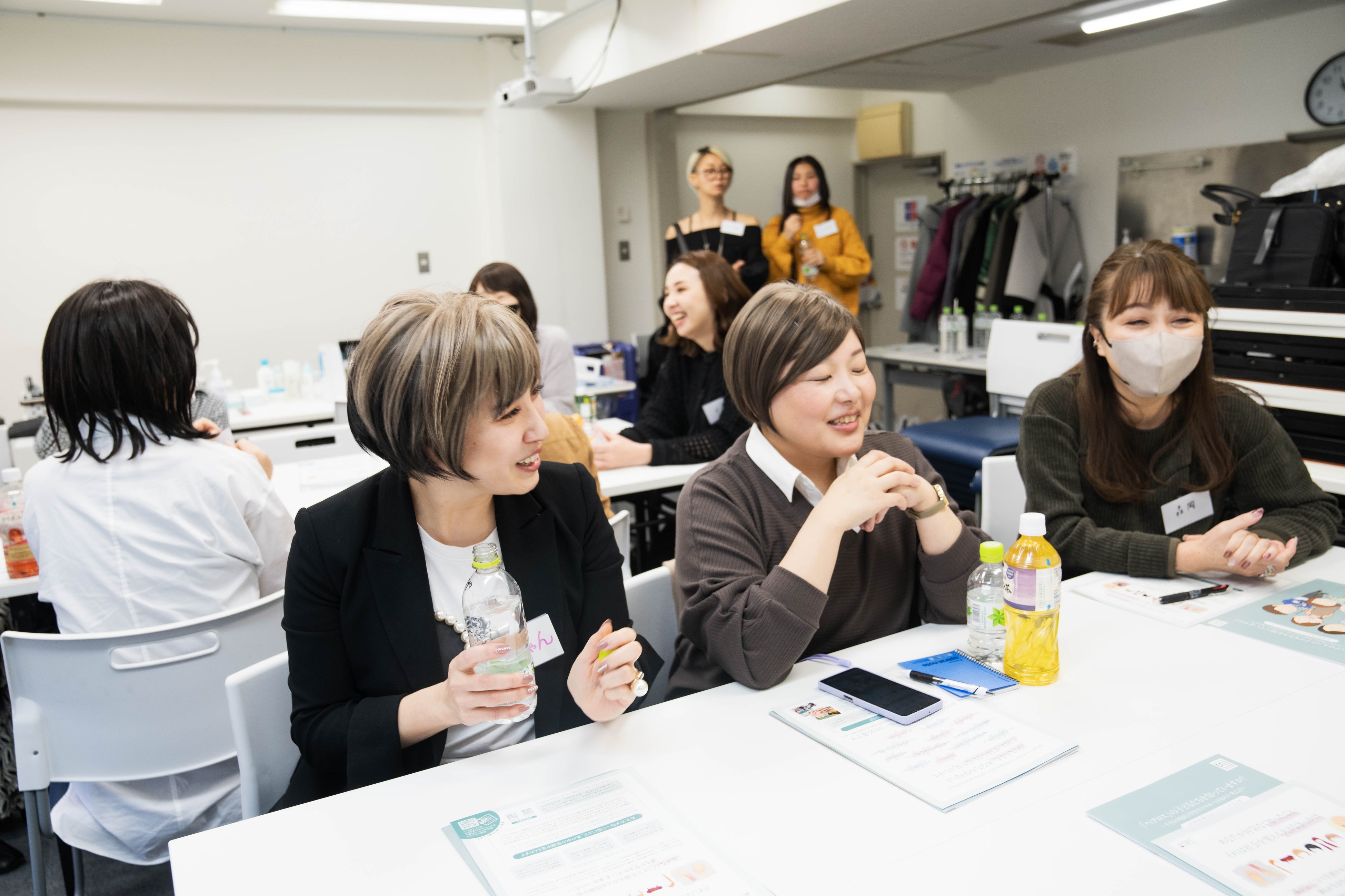 メイクやスキンケアが⾃⼰流になったまま今に⾄ることでの悩みを参加者同⼠で話し合いました。