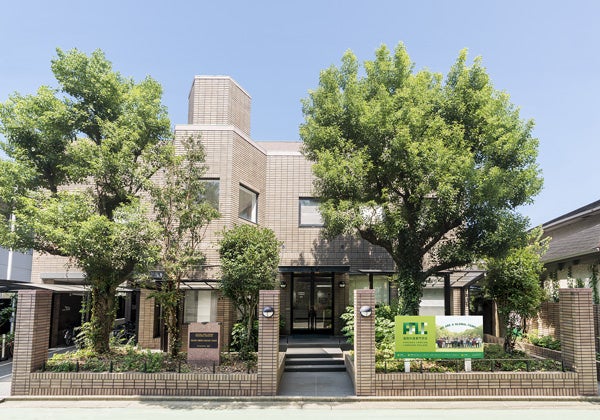 写真：福岡外語専門学校 外観