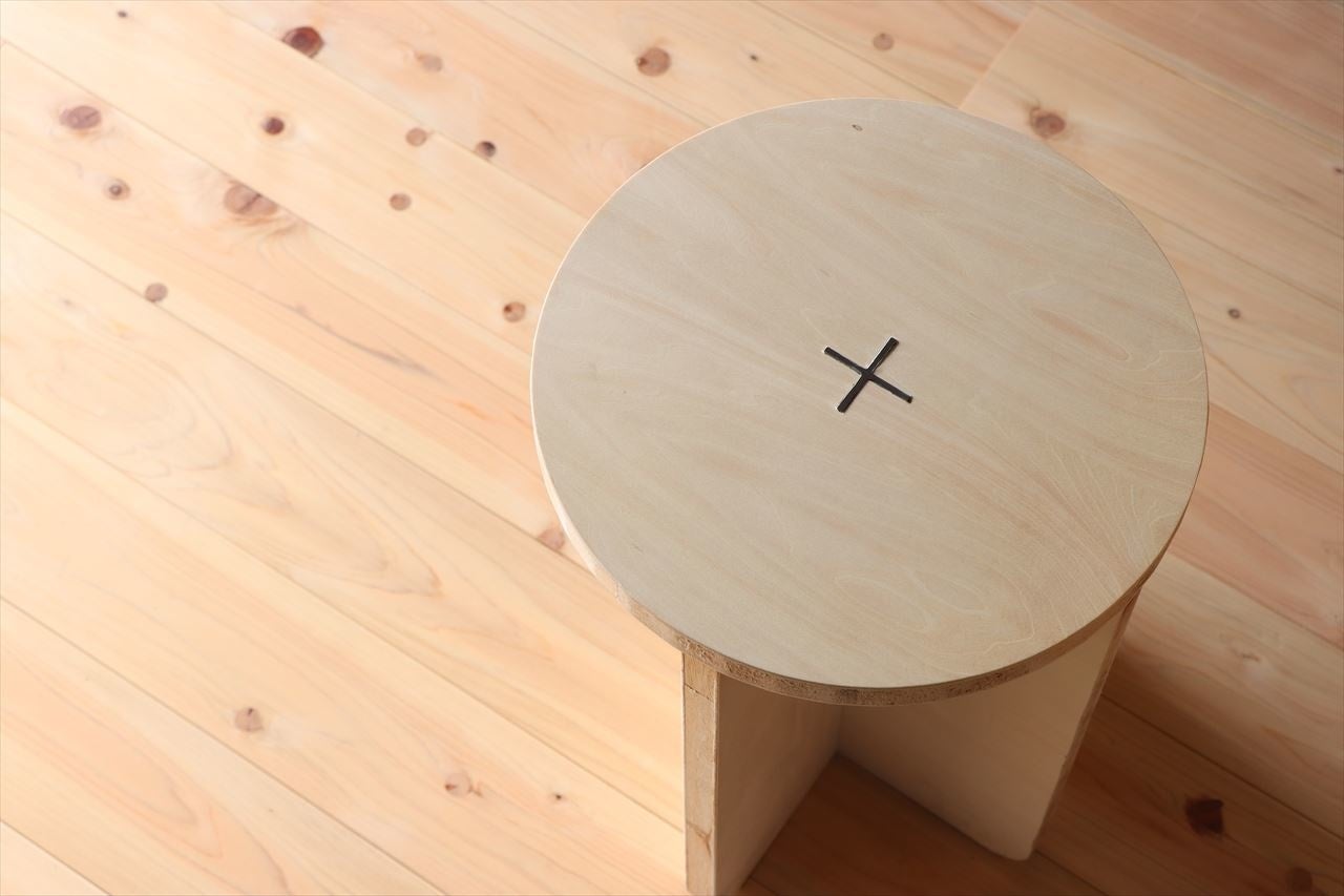 + stool(テンスツール) LIFORT事業で新たに開発したオリジナル金具 +plate()を使用したスツール