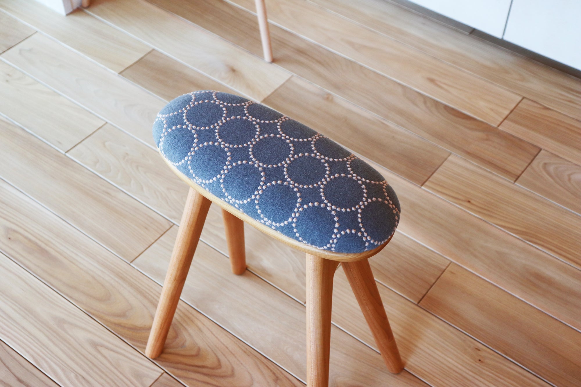 ミナ ペルホネンのハギレを使ったチョイ掛けスツール」の受注会を期間