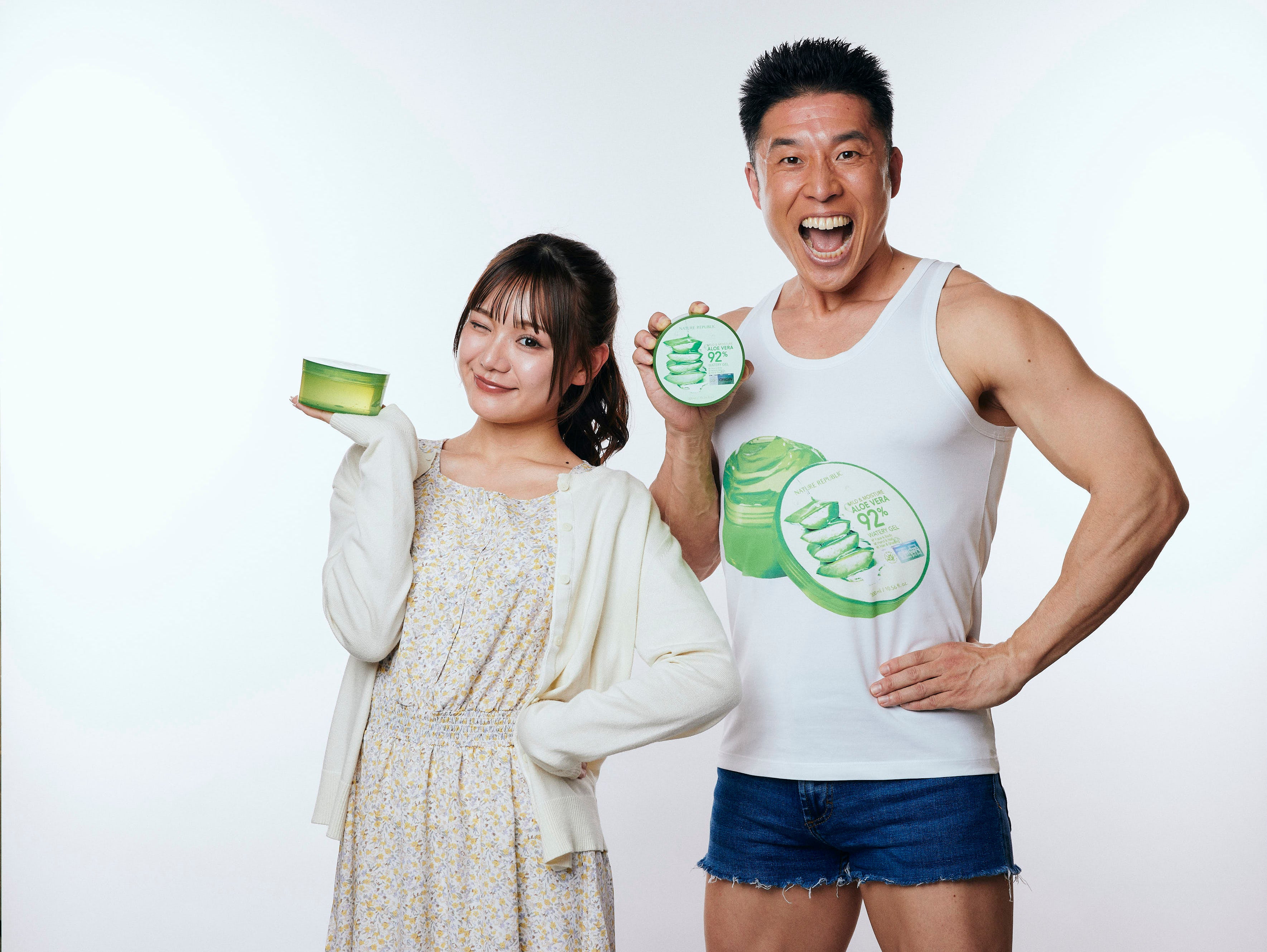 イメージキャラクターの古澤里紗さんとなかやまきんに君