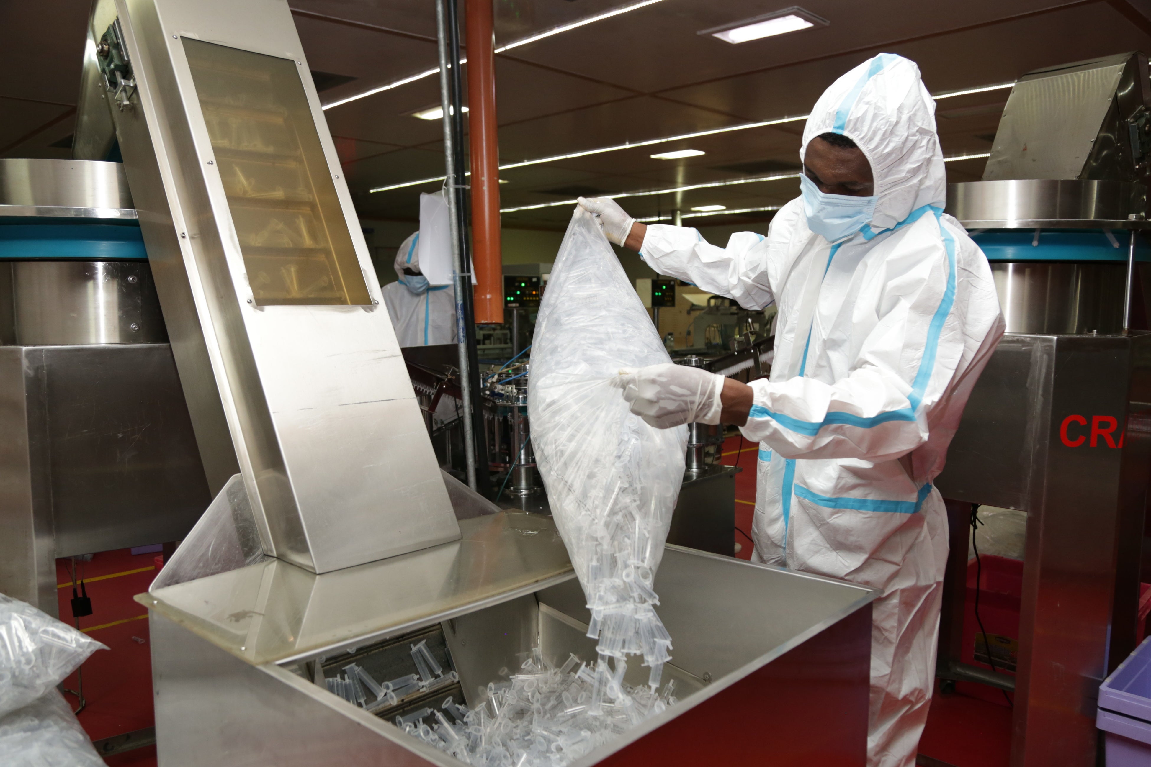 注射器製造の様子3