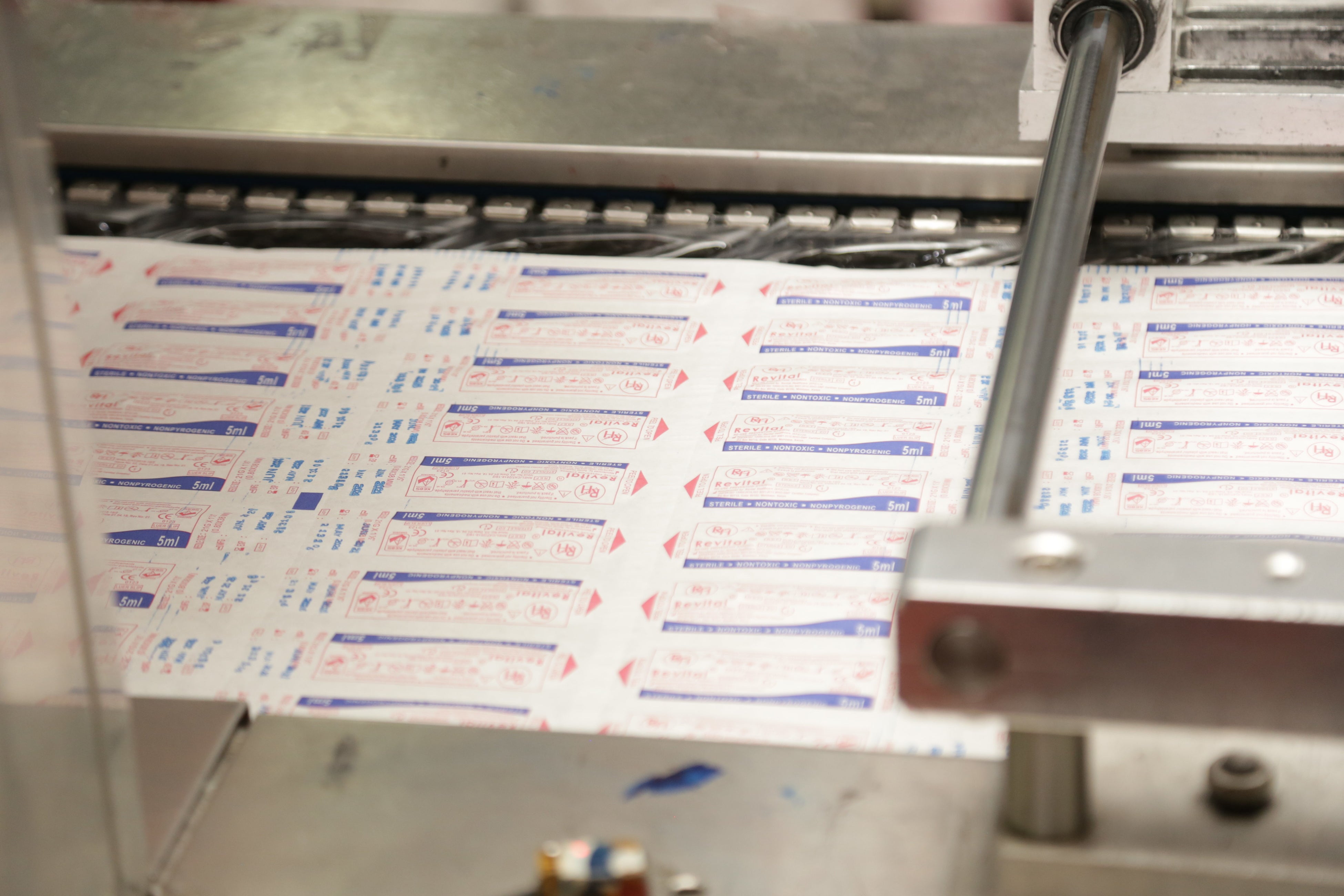 注射器製造の様子2