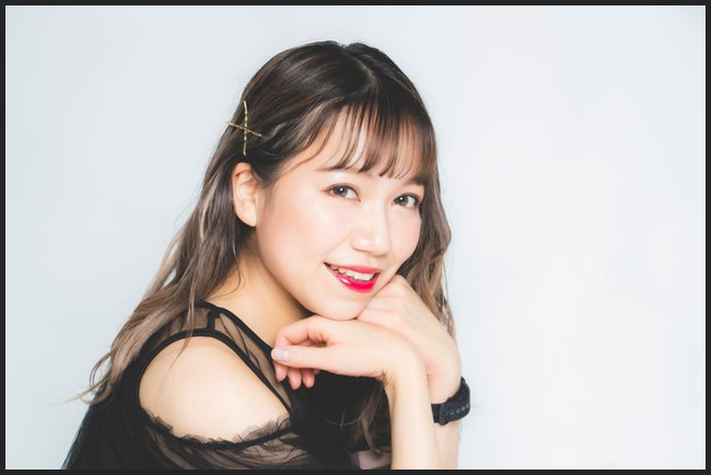 ライバー事業部を統括するプロデューサーの竹並望美。広島出身岡山在住。14年12月からステージ活動開始。自身が演者活動をしつつも「夢が叶えられる地域の実現」を目指しプロデュース、デザイン、育成サポートなども行う。趣味はアート巡り、島巡り、スポーツ観戦。