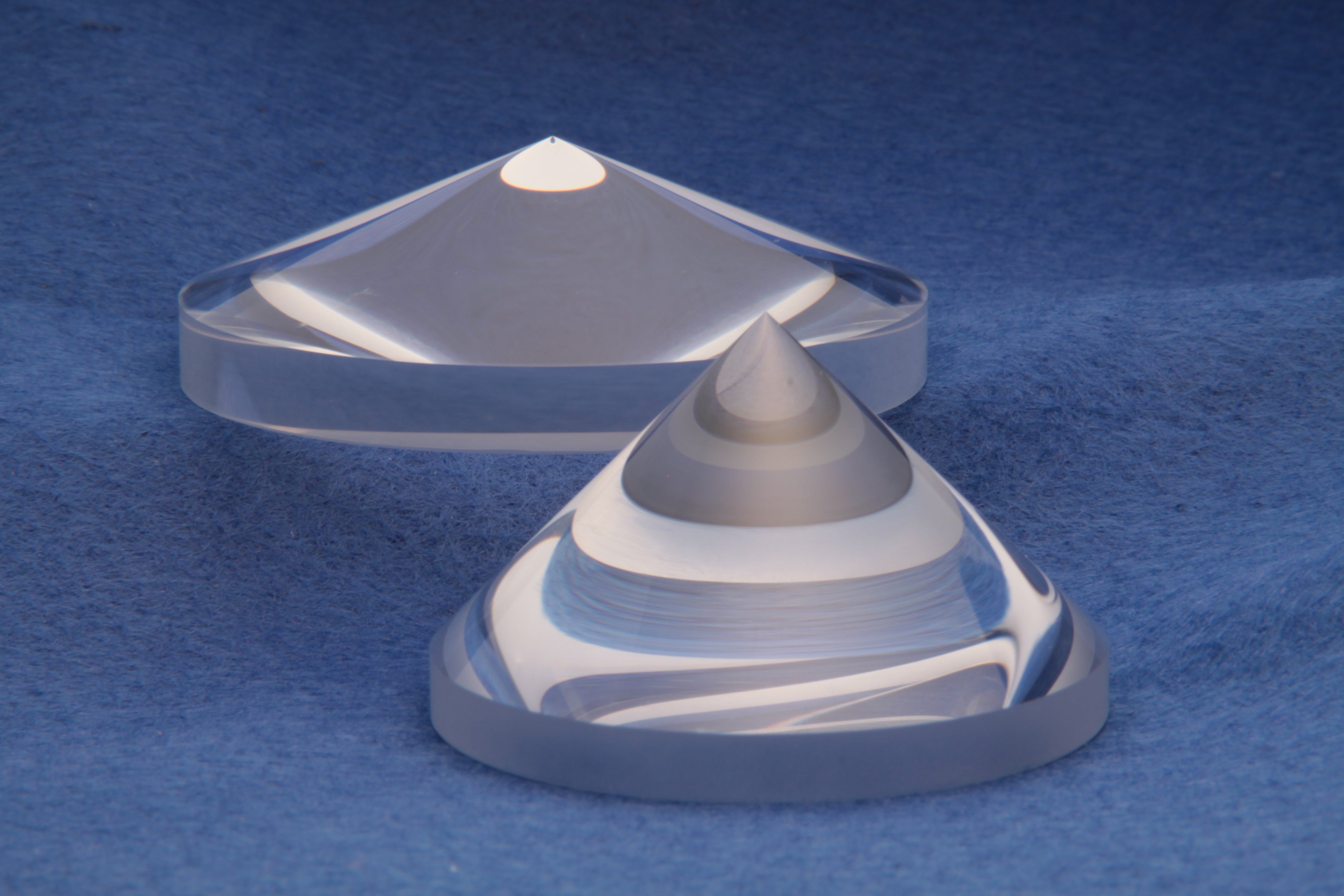 特殊な用途に用いられるアキシコンレンズ