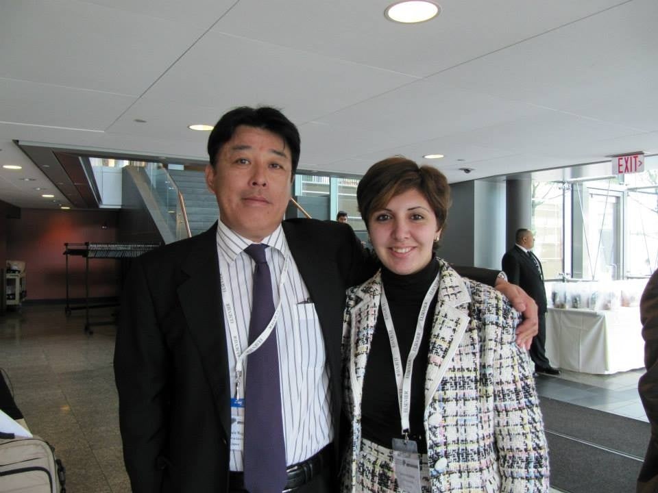 プロジェクトコーディネーターの広島大学大学院医系科学研究科の弓削類教授と脳神経外科医リカ・コルバラゼ医師